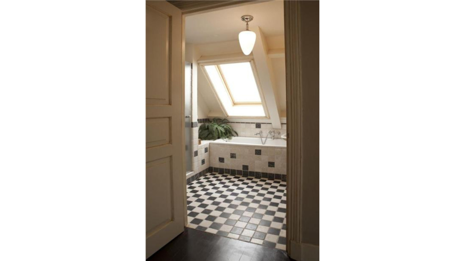 Binnenkijken bij Dick Advocaat, de man die Curaçao naar het WK Voetbal bracht! Zie foto's 22