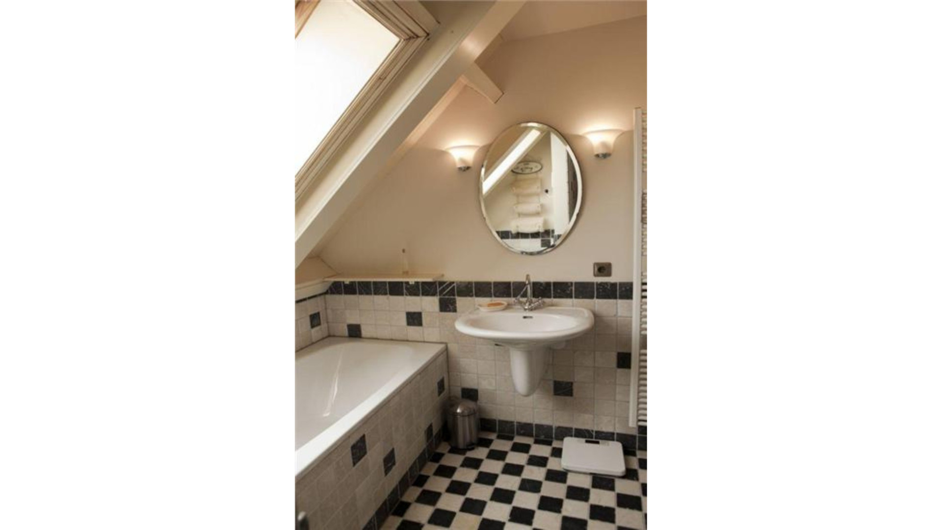 Binnenkijken bij Dick Advocaat, de man die Curaçao naar het WK Voetbal bracht! Zie foto's 23