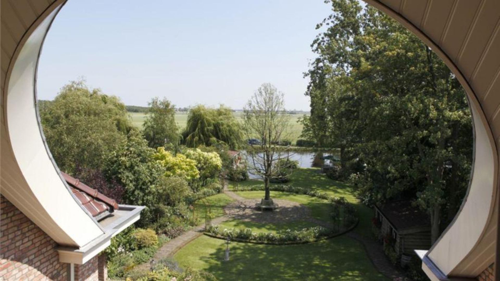 Binnenkijken bij Dick Advocaat, de man die Curaçao naar het WK Voetbal bracht! Zie foto's 24