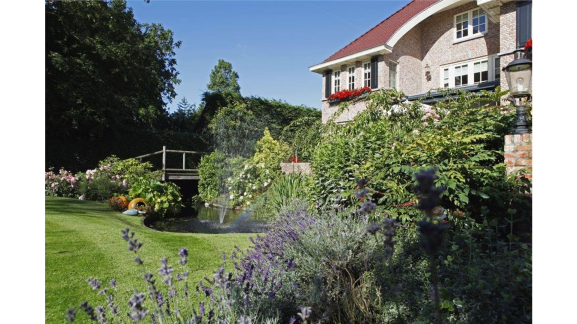 Binnenkijken bij Dick Advocaat, de man die Curaçao naar het WK Voetbal bracht! Zie foto's 27