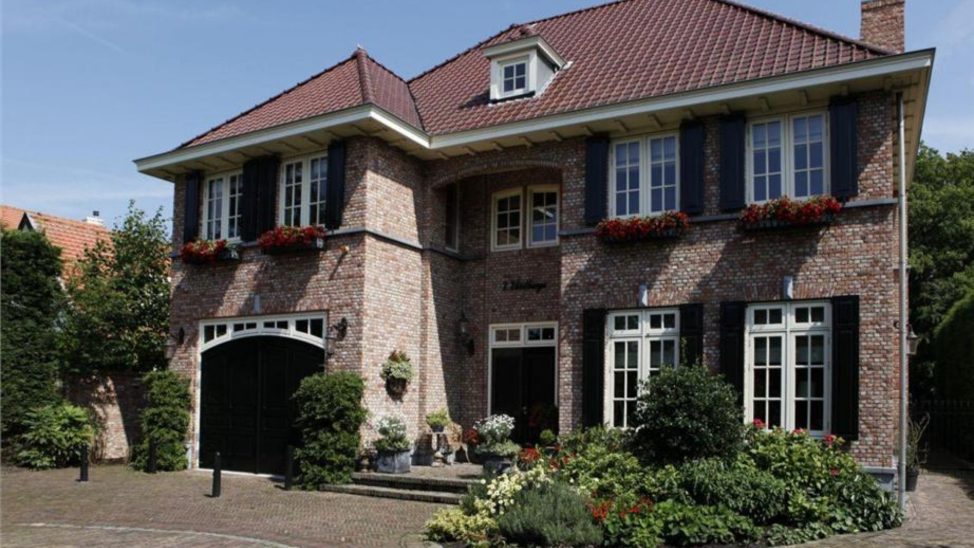 Binnenkijken bij Dick Advocaat, de man die Curaçao naar het WK Voetbal bracht! Zie foto's 3