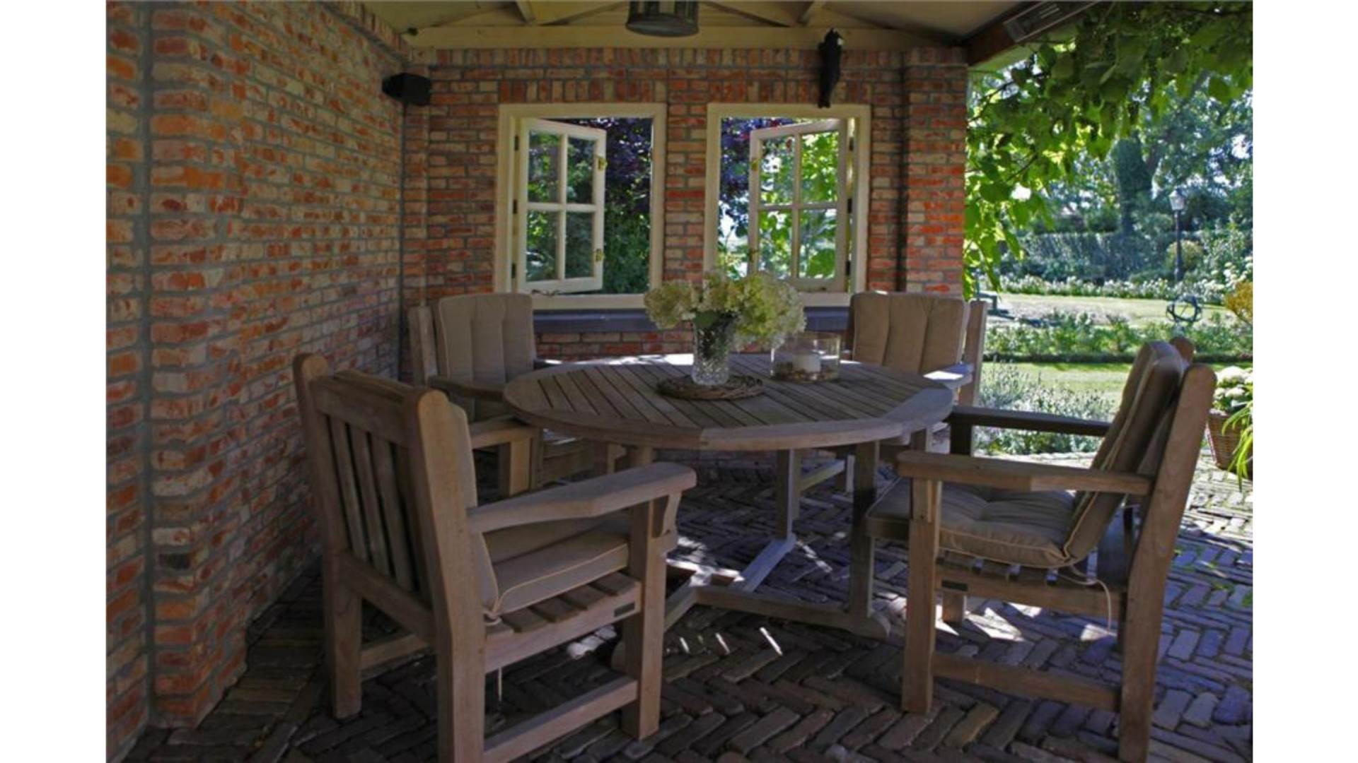 Binnenkijken bij Dick Advocaat, de man die Curaçao naar het WK Voetbal bracht! Zie foto's 30