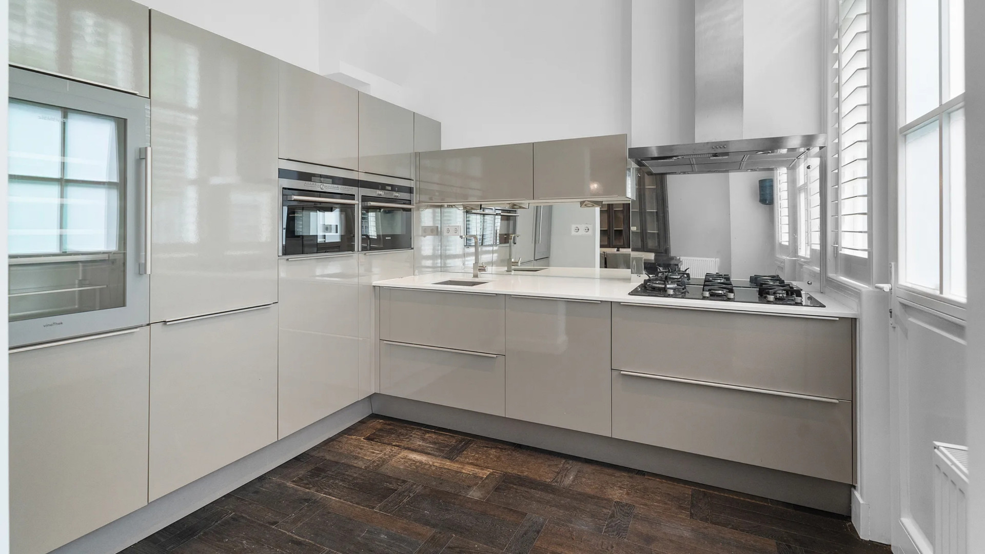 Binnenkijken in het appartement van voetballer Luciano Narsingh dat hij voor een topprijs verkocht 4