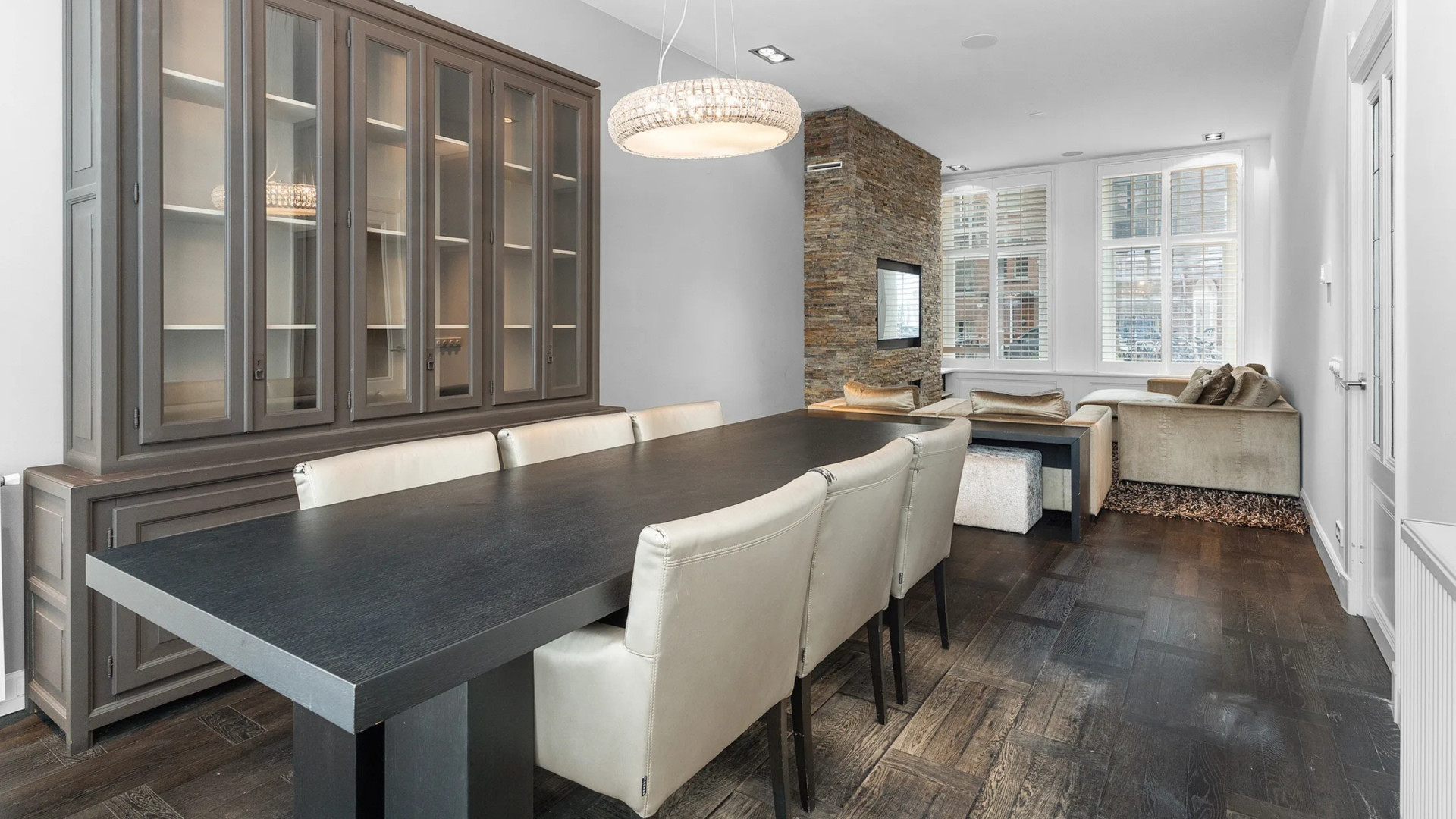 Binnenkijken in het appartement van voetballer Luciano Narsingh dat hij voor een topprijs verkocht 5