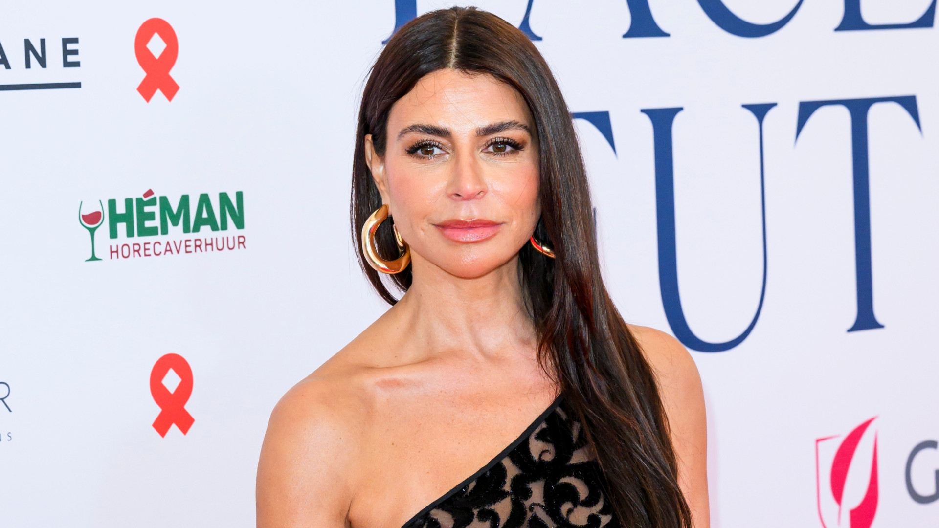 Olcay Gulsen veroorzaakt ‘nipple-gate’ met haar gewaagde look! Bekijk de foto’s hier