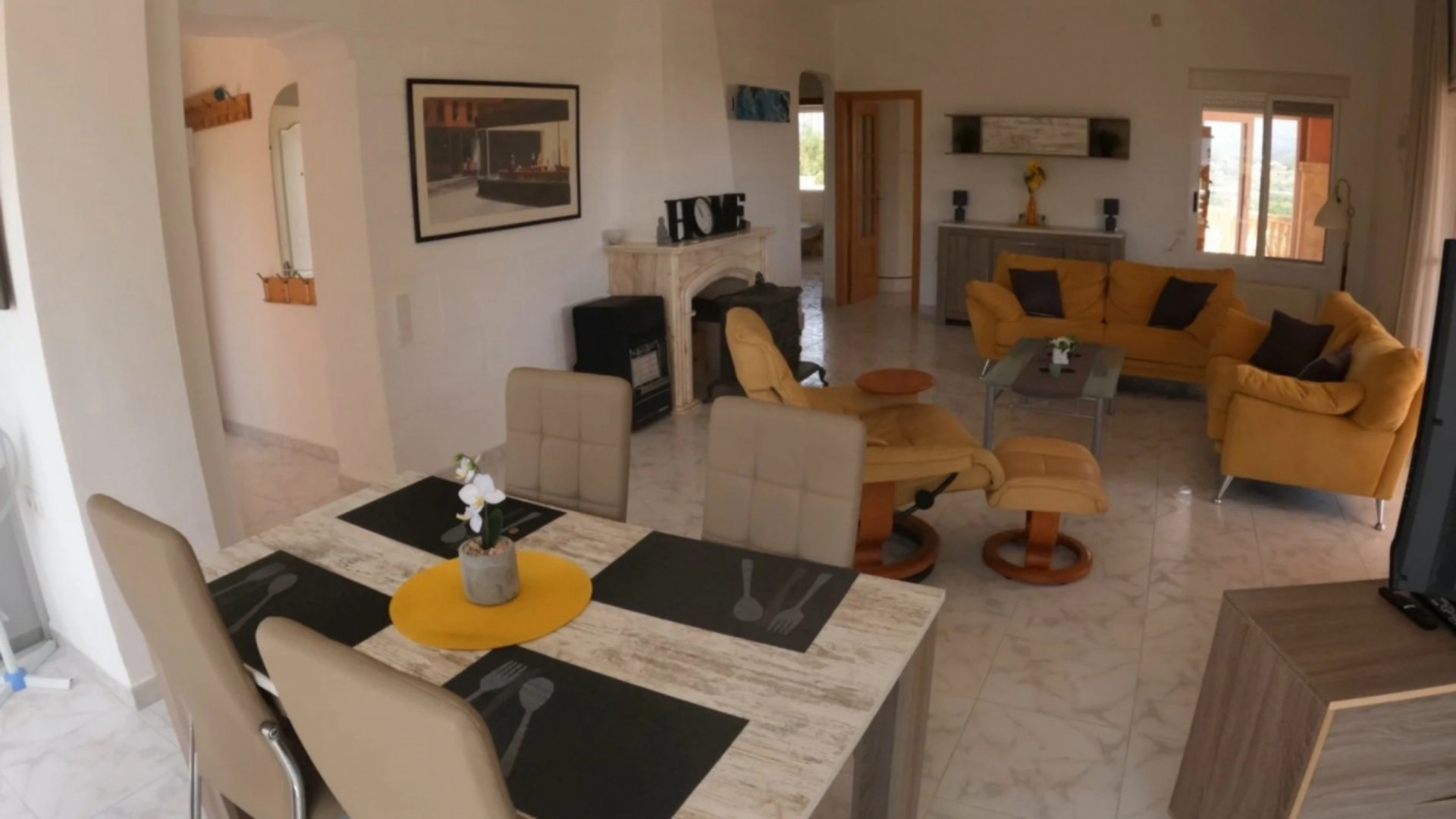 Het tijdelijke Spaanse verblijf van de Hanslers blijkt te koop te staan! Zie foto’s 5