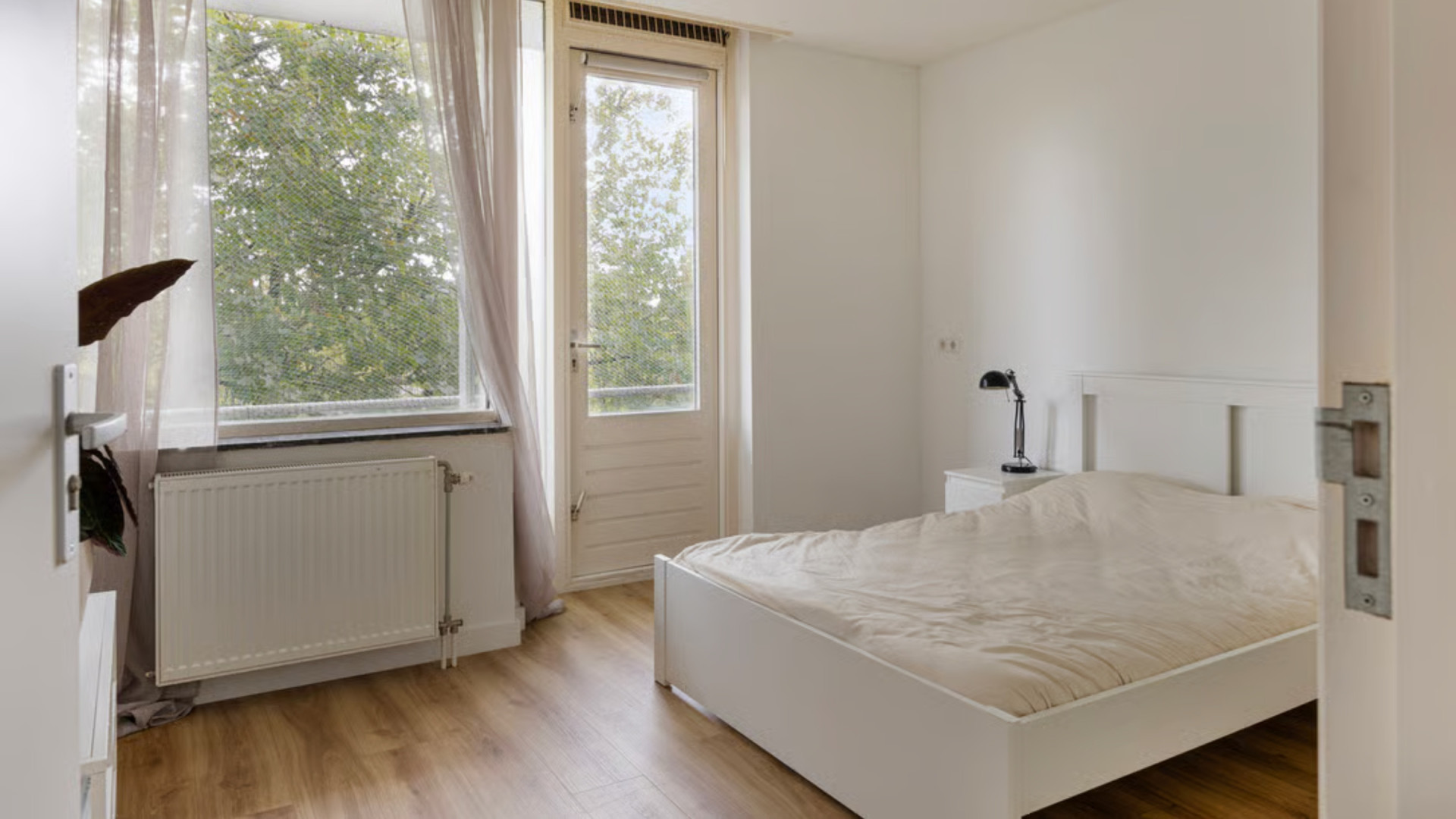 Khalid Kasem, gevallen advocaat en co-producent van de Hanslers zet zijn appartement te koop. Zie foto’s 10