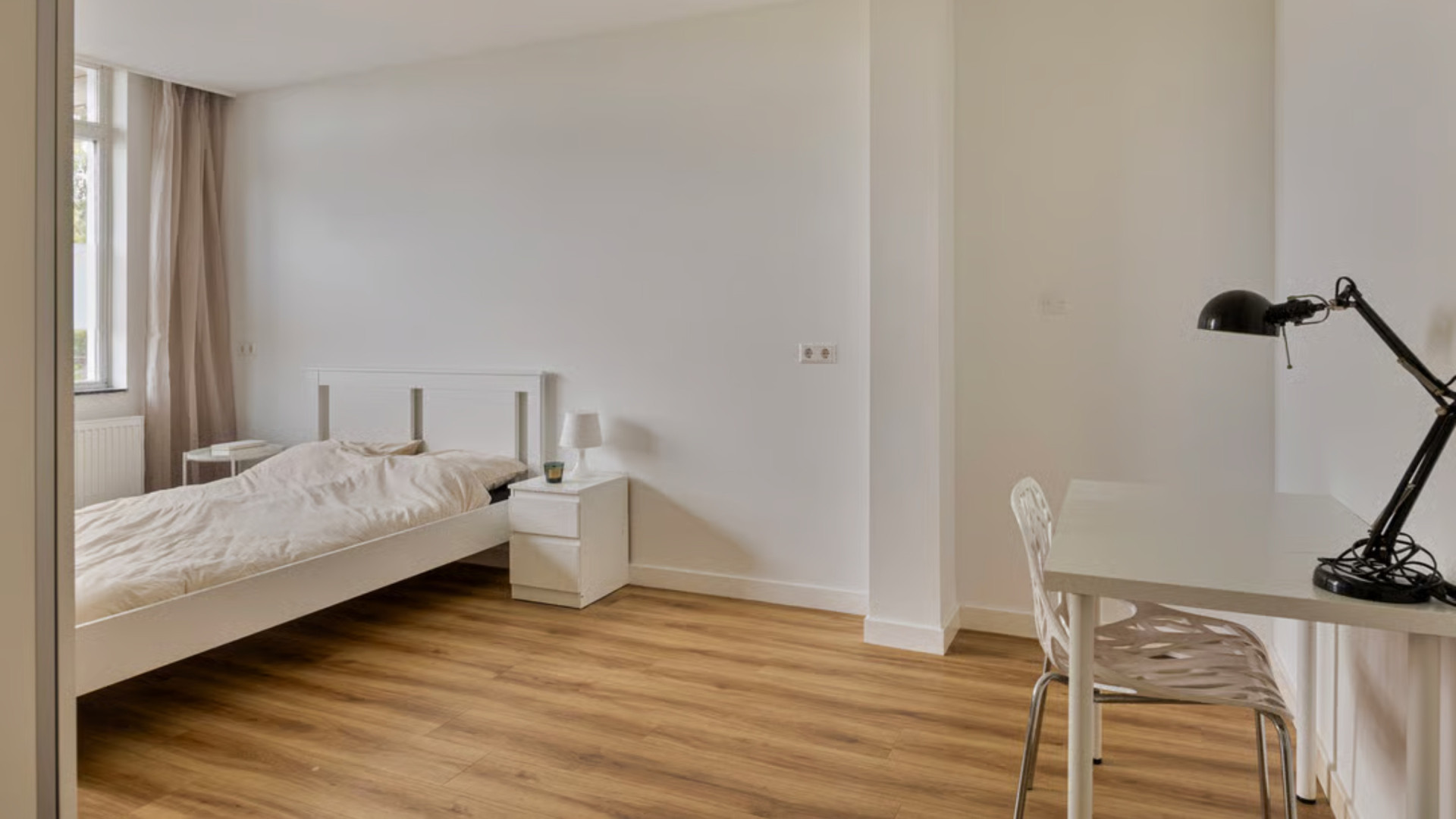 Khalid Kasem, gevallen advocaat en co-producent van de Hanslers zet zijn appartement te koop. Zie foto’s 7