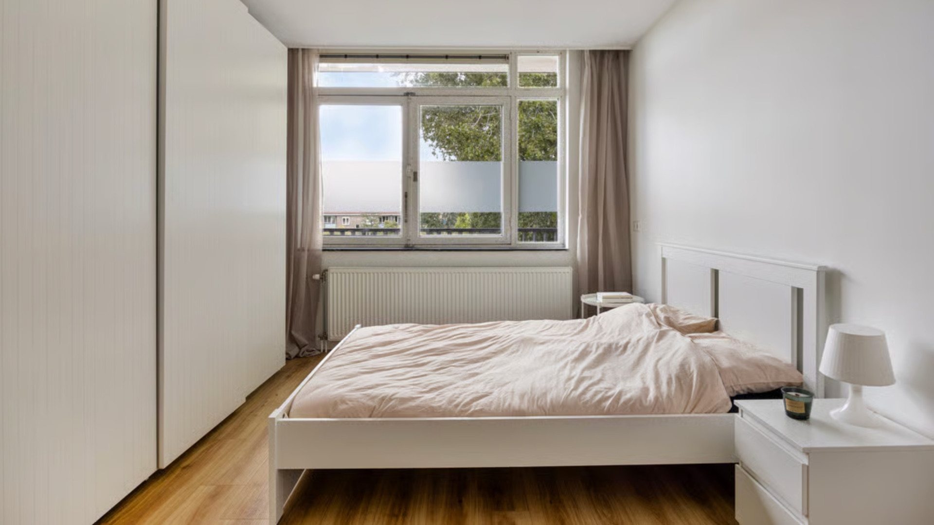 Khalid Kasem, gevallen advocaat en co-producent van de Hanslers zet zijn appartement te koop. Zie foto’s 8