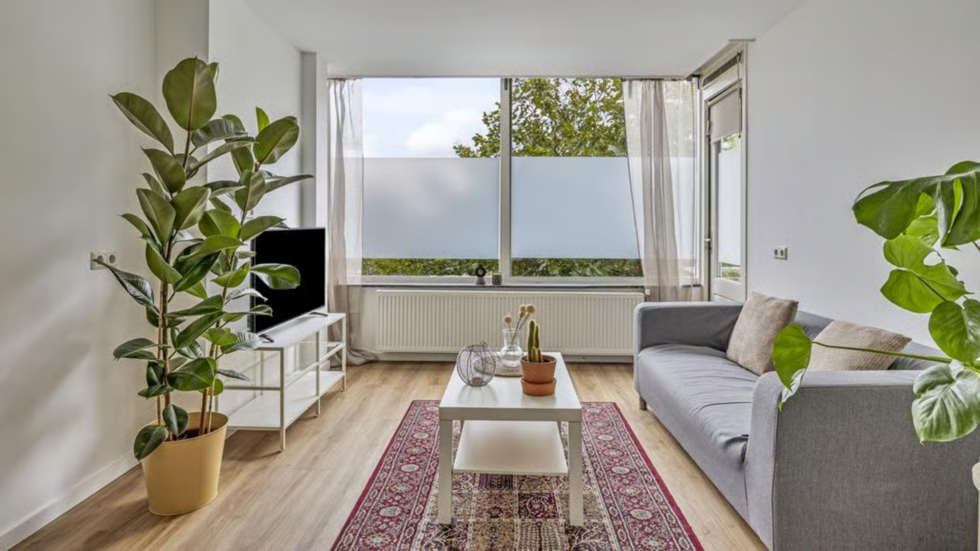 Khalid Kasem, co-producent van de Hanslers, zet gedwongen ook zijn tweede appartement te koop. Zie foto’s 3