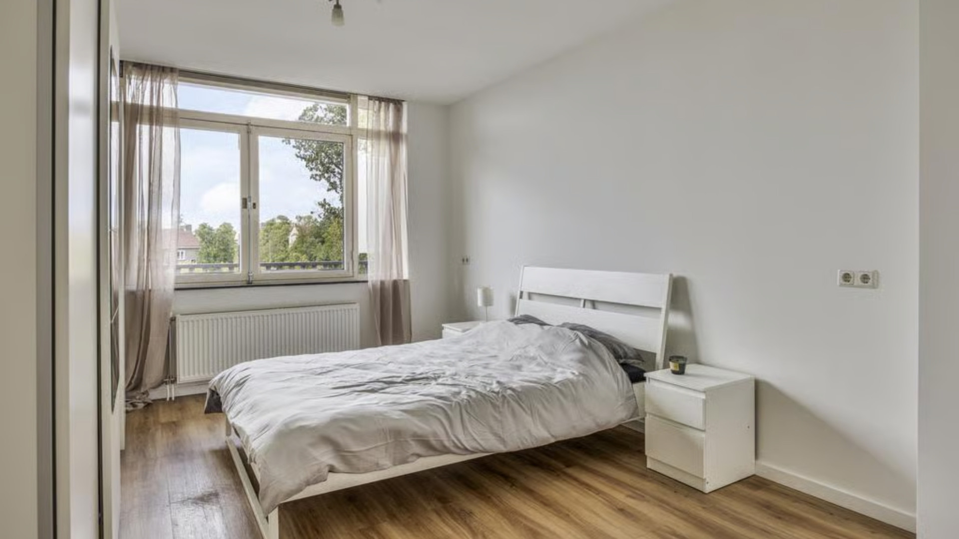 Khalid Kasem, co-producent van de Hanslers, zet gedwongen ook zijn tweede appartement te koop. Zie foto’s 6