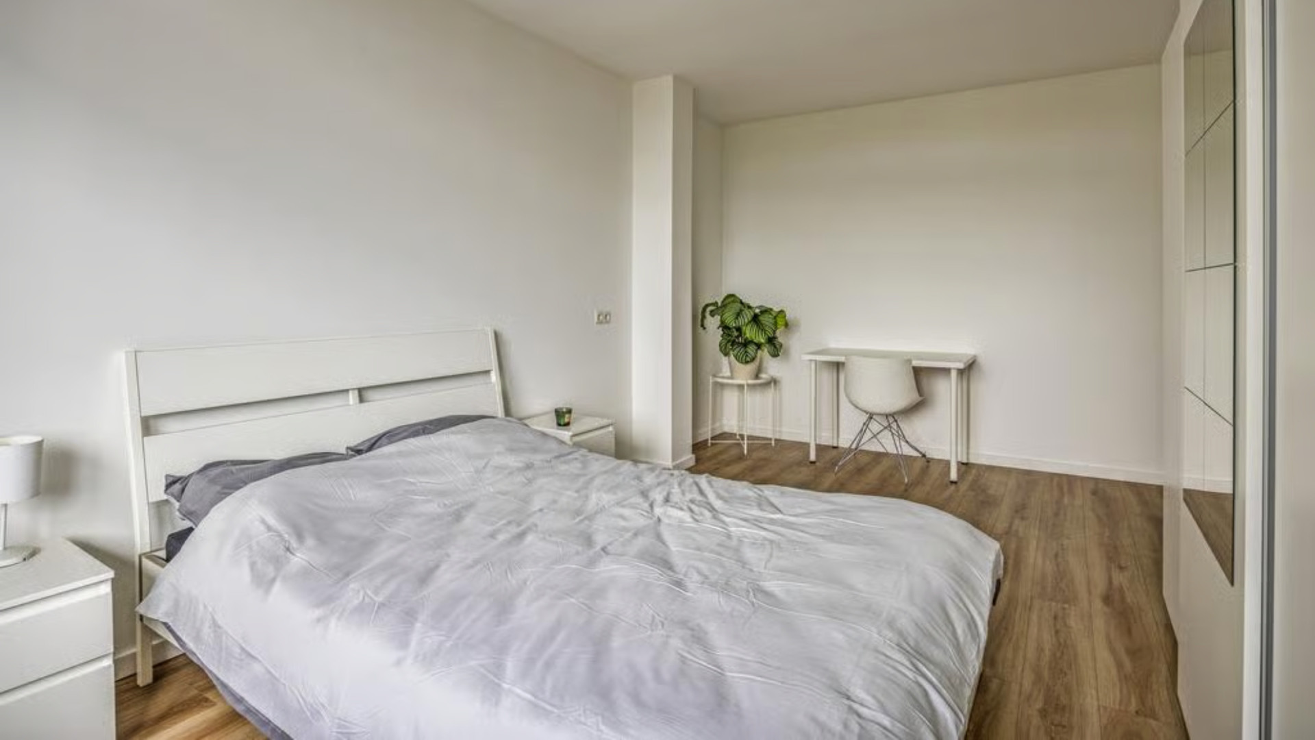 Khalid Kasem, co-producent van de Hanslers, zet gedwongen ook zijn tweede appartement te koop. Zie foto’s 7