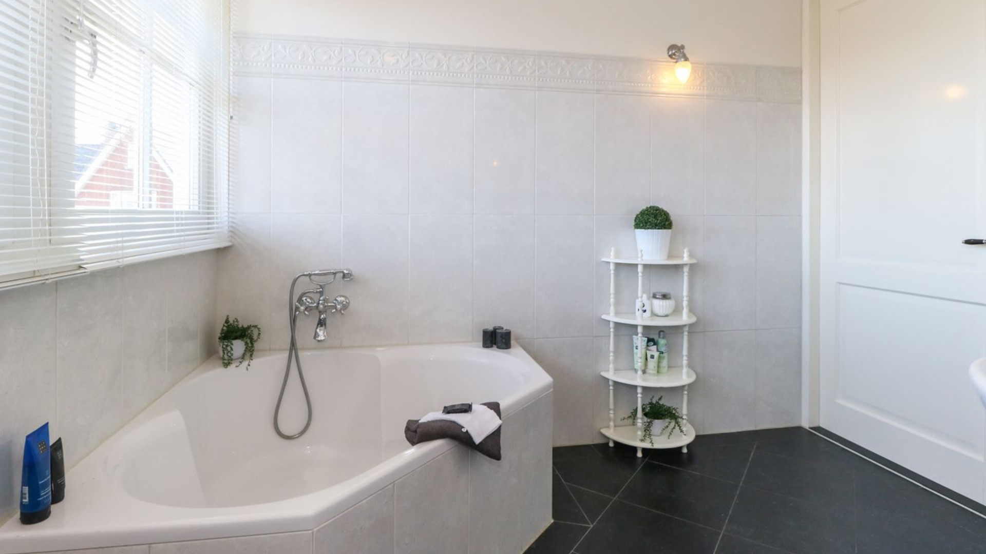 Binnenkijken in het scheidingshuis van het Vandaag Inside-cybermannetje Dave Maasland. Zie foto’s 7