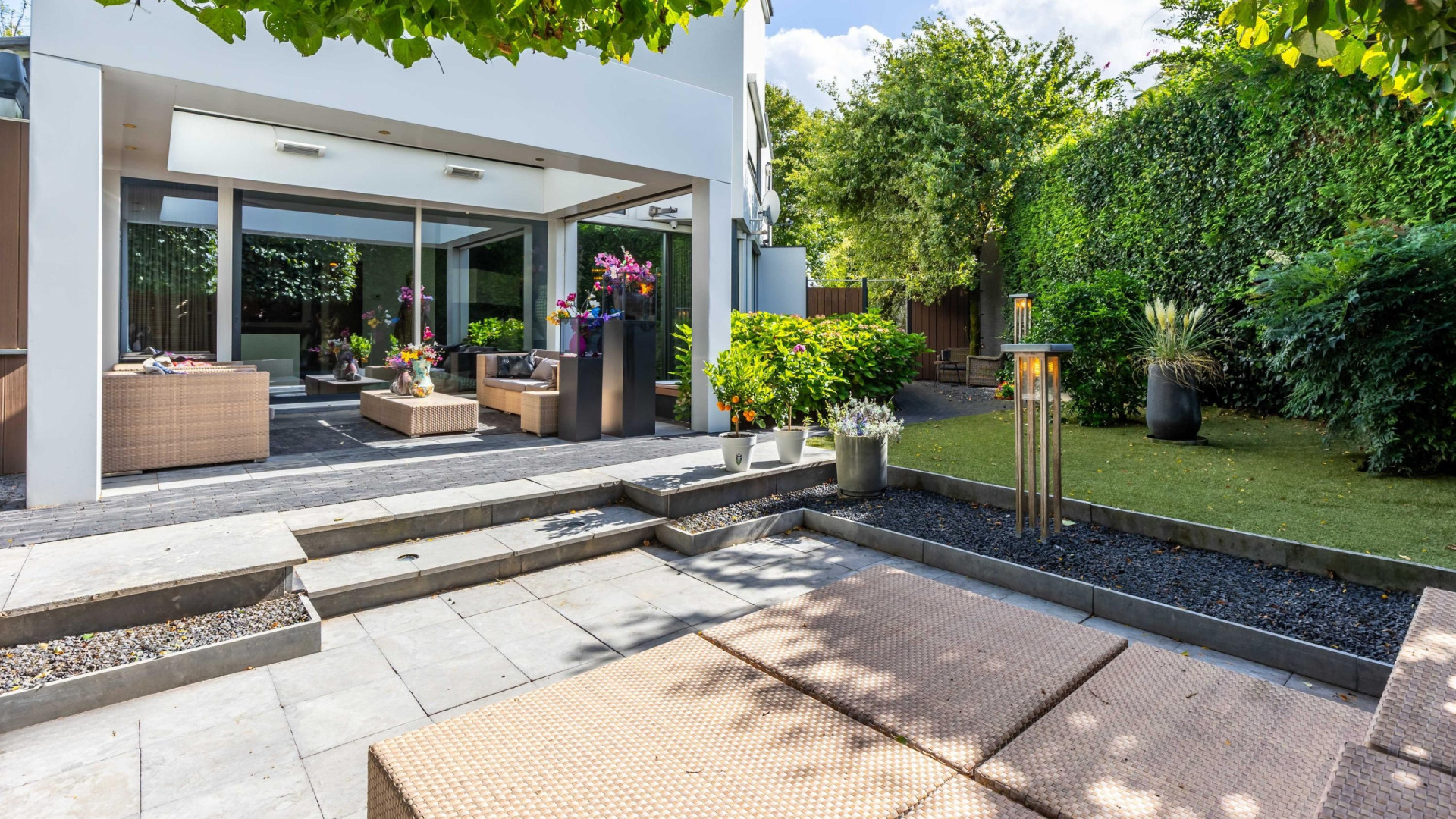 Andy van der Meijde en Melisa zetten hun droomvilla met gym en binnenzwembad te koop. Zie foto's 11