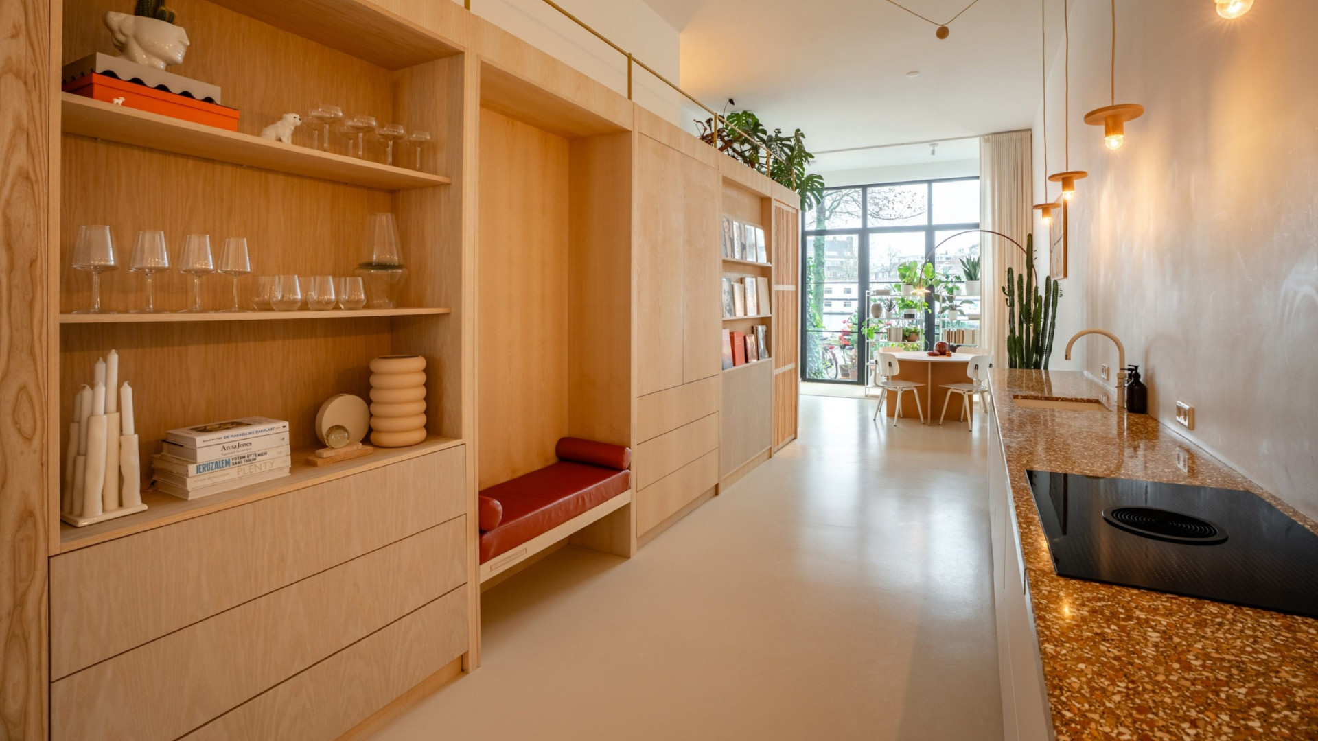 Deze zeer bekende NOS Journaal-presentator zet zijn Rotterdamse woning te koop. Zie foto’s 4