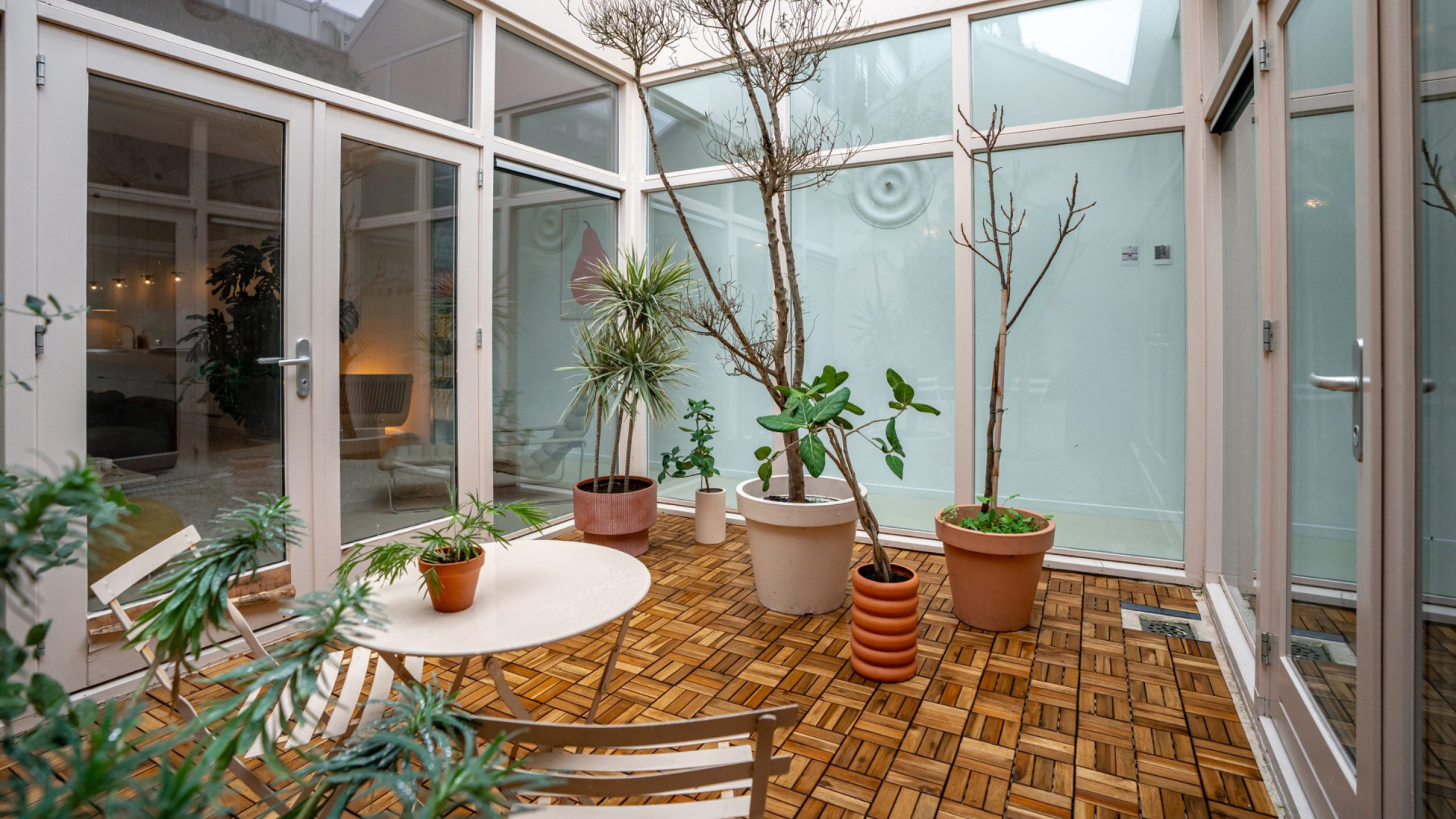 Deze zeer bekende NOS Journaal-presentator zet zijn Rotterdamse woning te koop. Zie foto’s 8