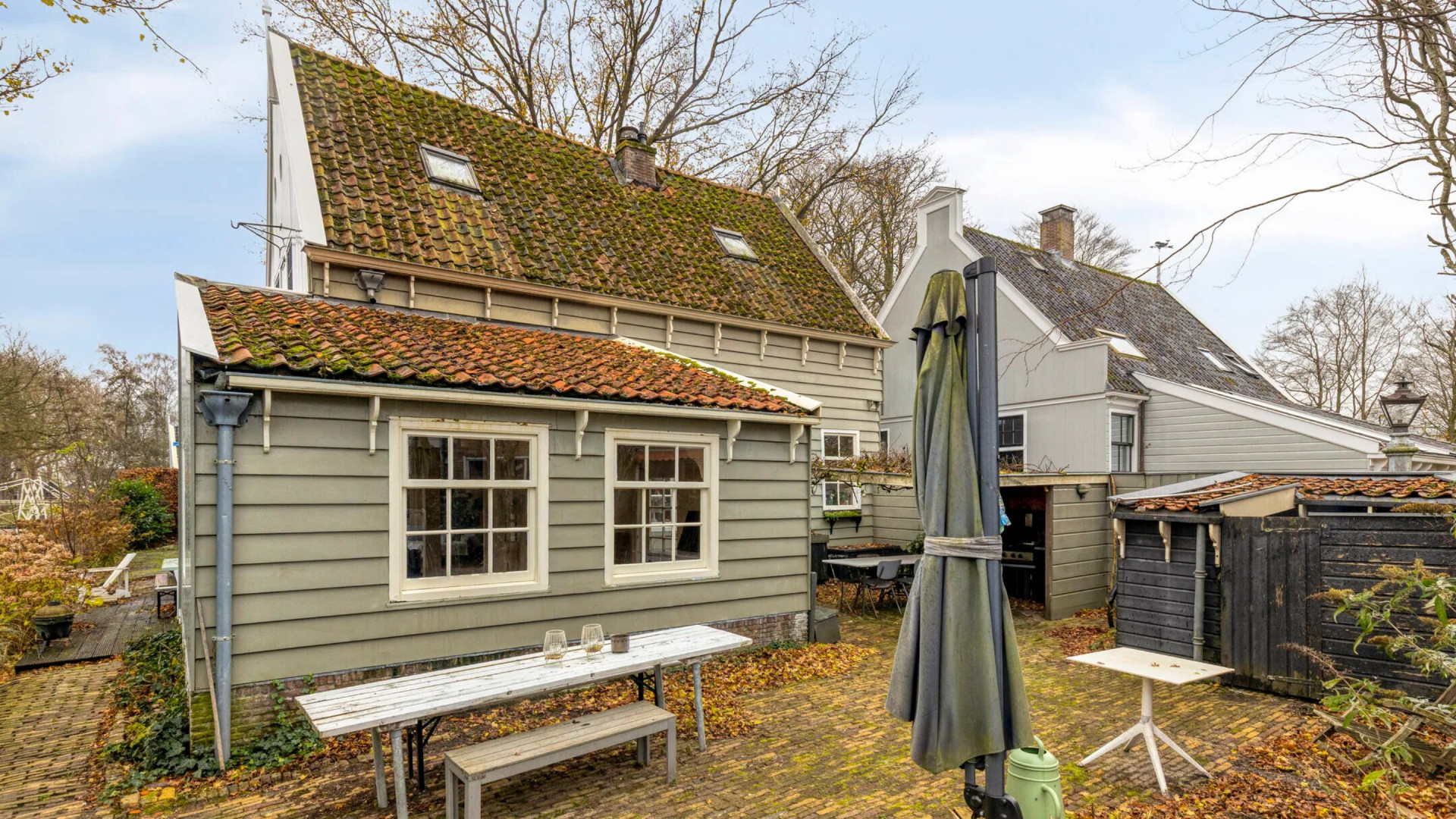 TV-presentator en programmamaker Frank Evenblij zet zijn grachtenpand in Broek in Waterland te koop. Zie foto’s 10