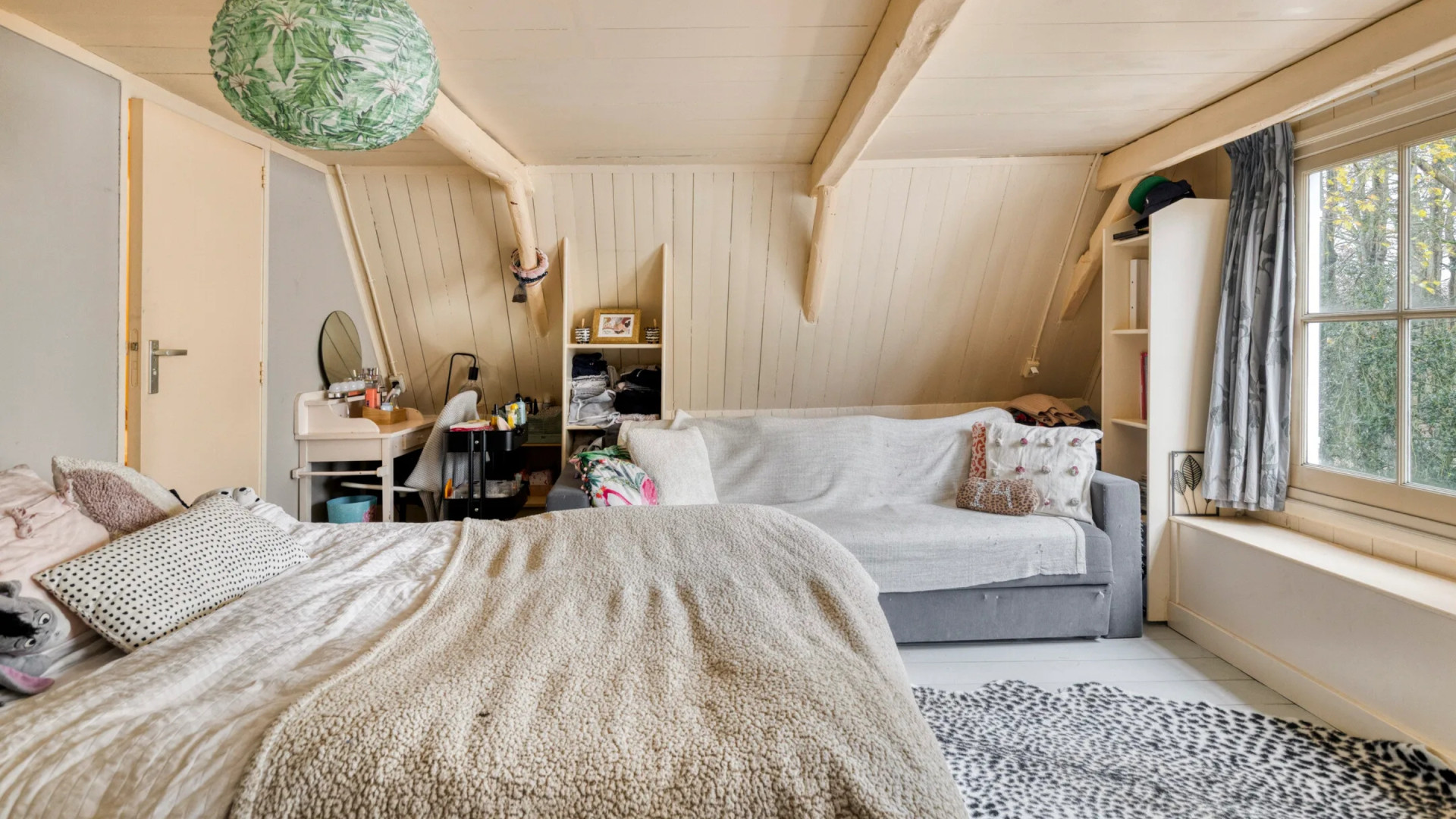 TV-presentator en programmamaker Frank Evenblij zet zijn grachtenpand in Broek in Waterland te koop. Zie foto’s 7