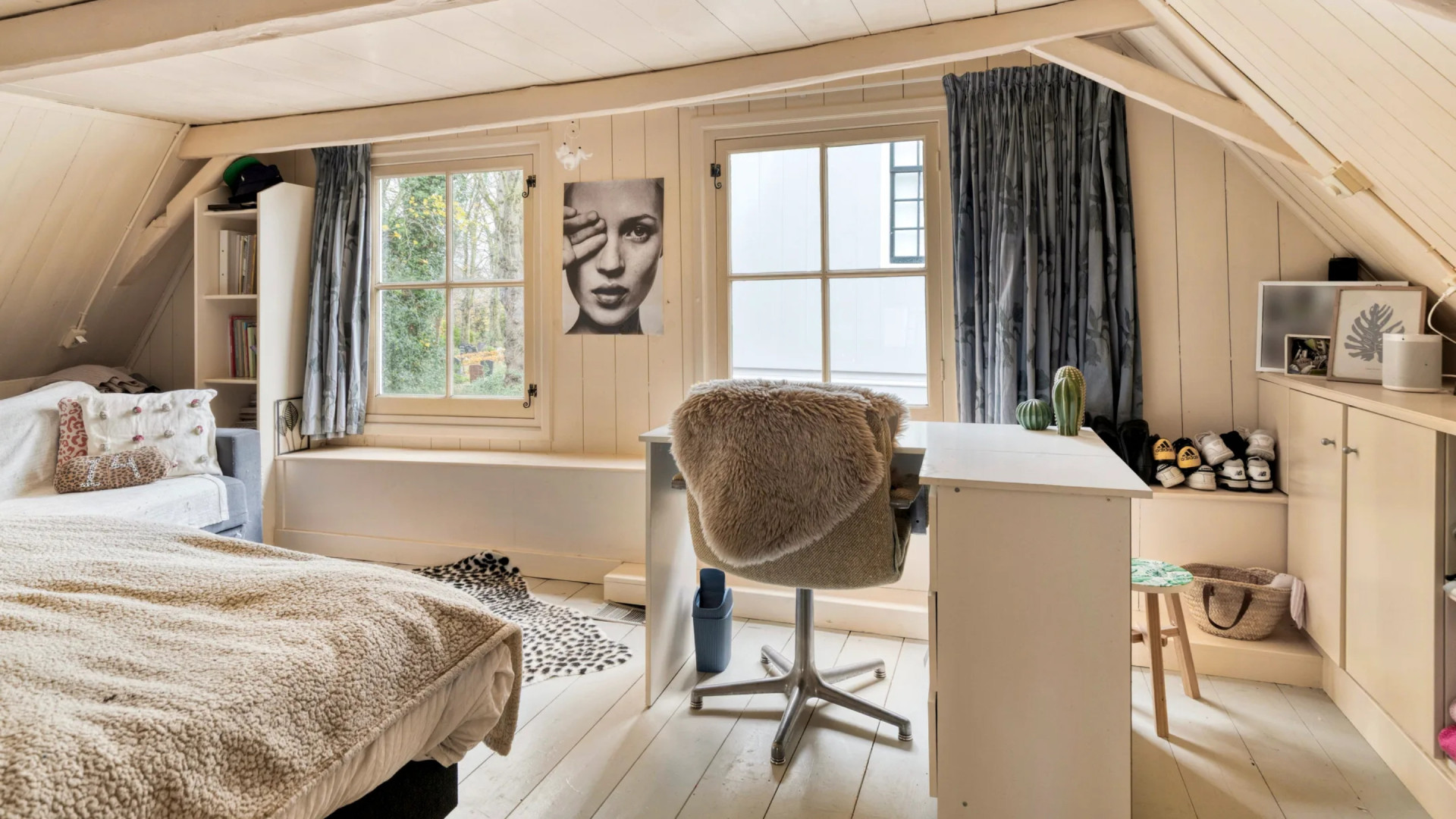 TV-presentator en programmamaker Frank Evenblij zet zijn grachtenpand in Broek in Waterland te koop. Zie foto’s 8