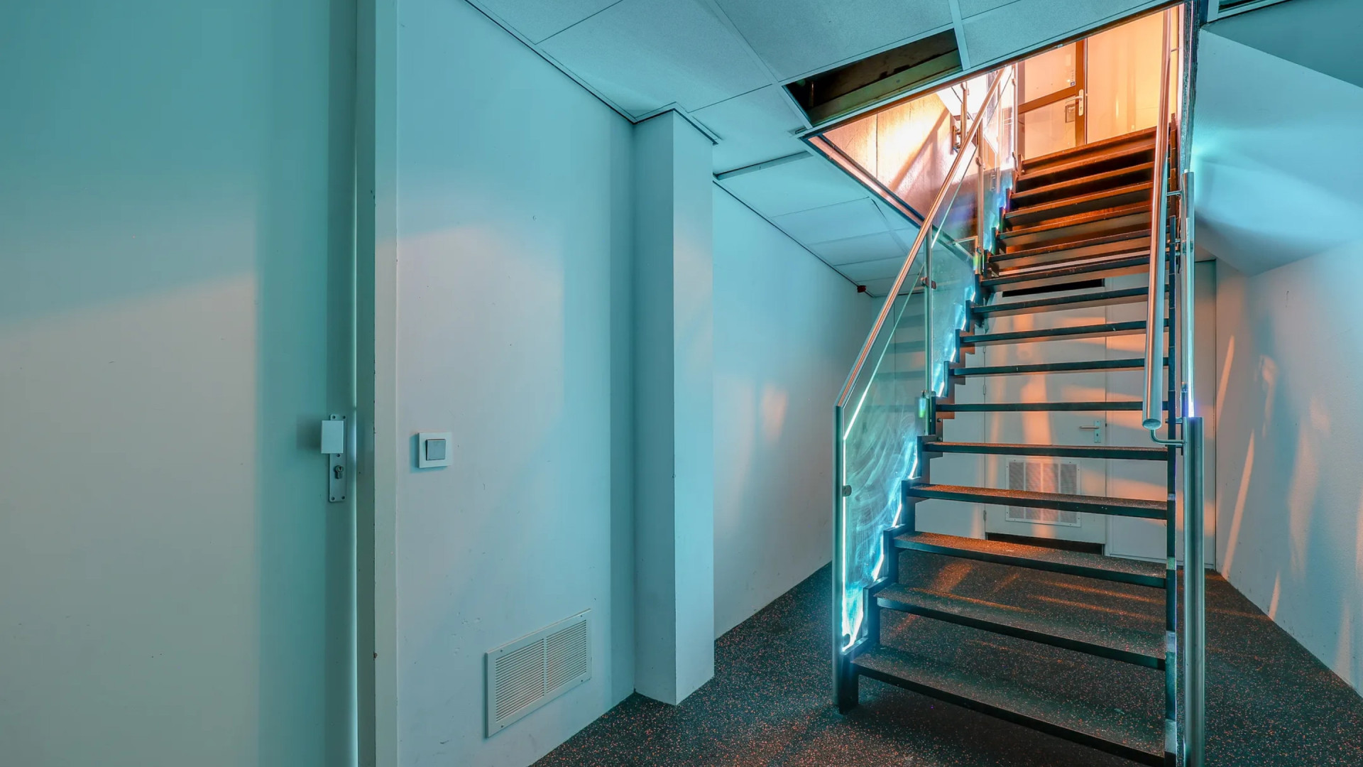 Ali B zet met pijn in zijn hart zijn pand te koop. Zie foto’s 6