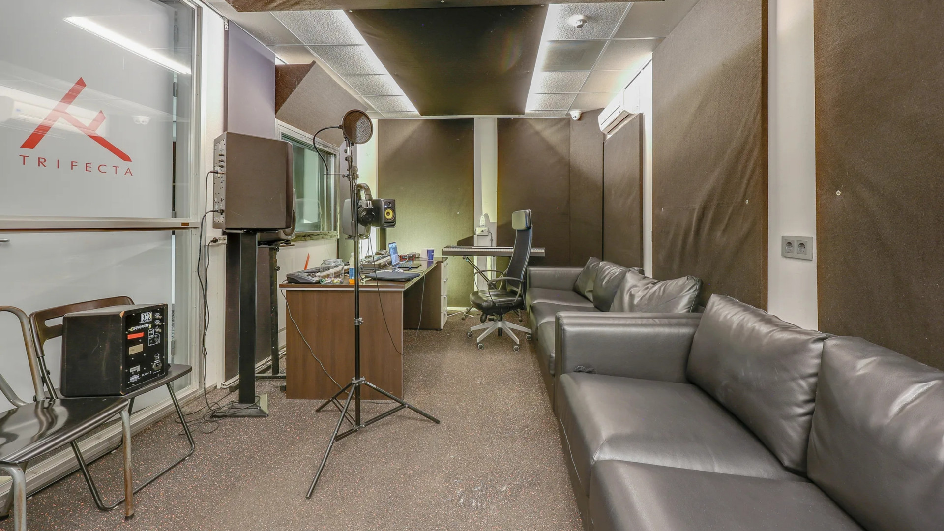 Ali B zet met pijn in zijn hart zijn pand te koop. Zie foto’s 7