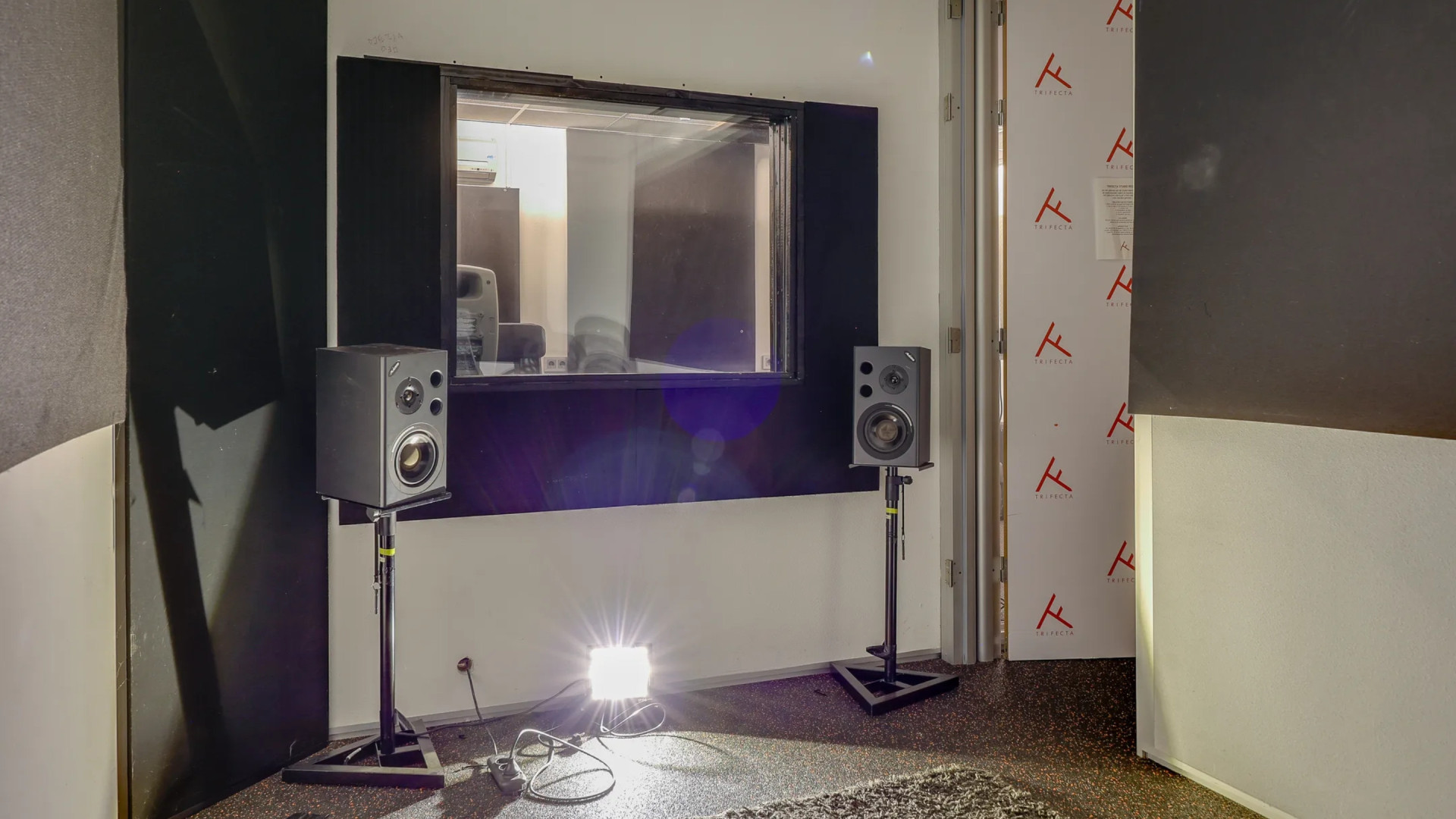 Ali B zet met pijn in zijn hart zijn pand te koop. Zie foto’s 8