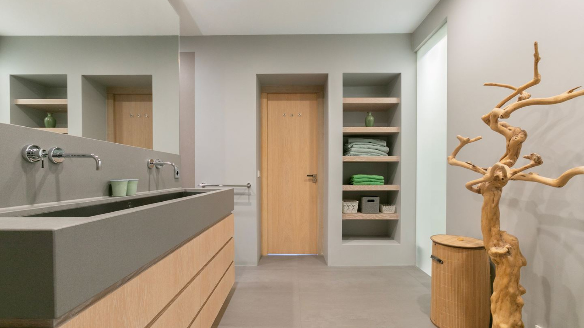 Winst op pand van Ivo Niehe in vrije val. Zie foto’s 17