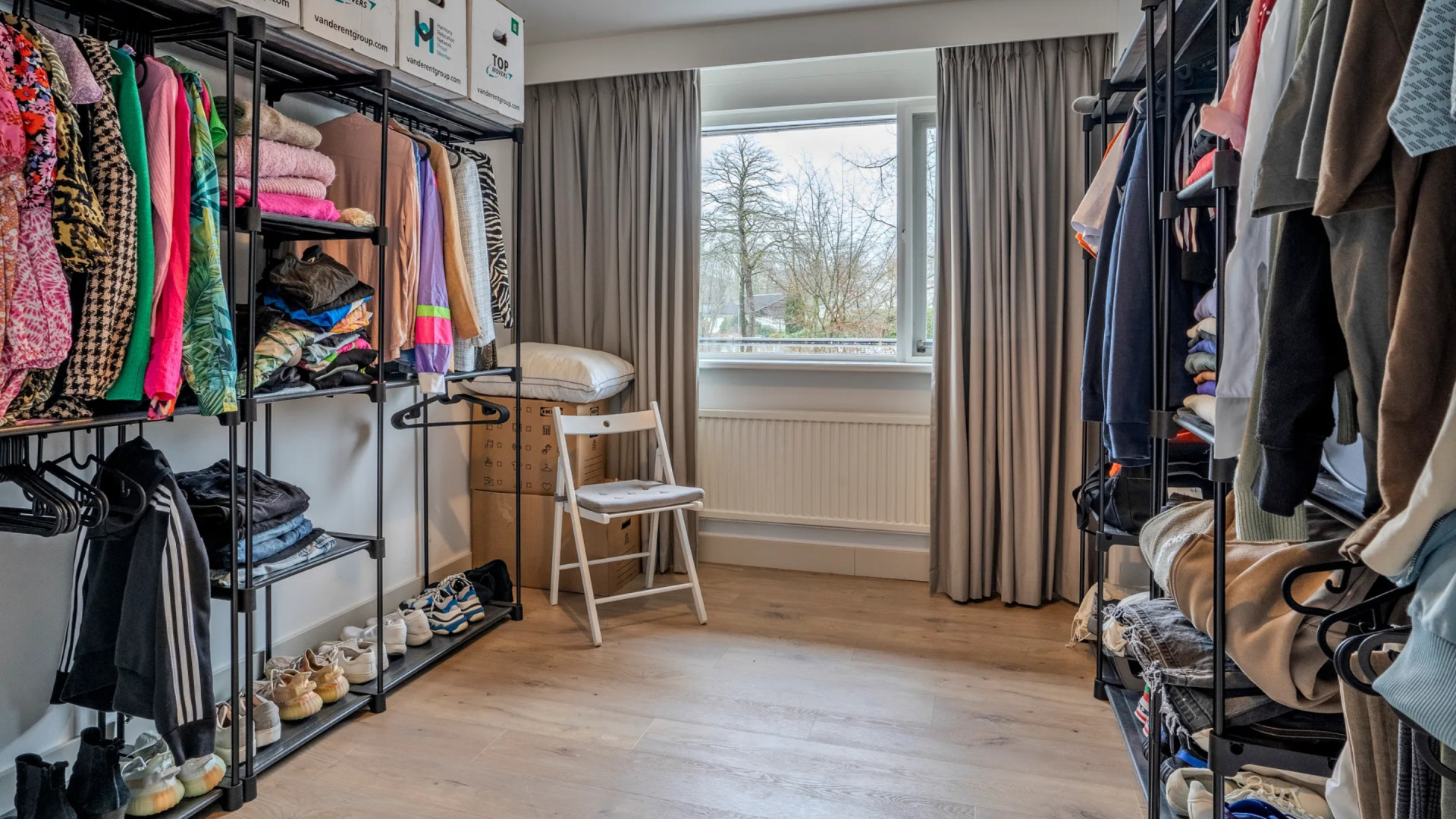 PSV-speler Jerdy Schouten verkoopt binnen een jaar zijn villa met verwarmd zwembad. Zie foto’s 10