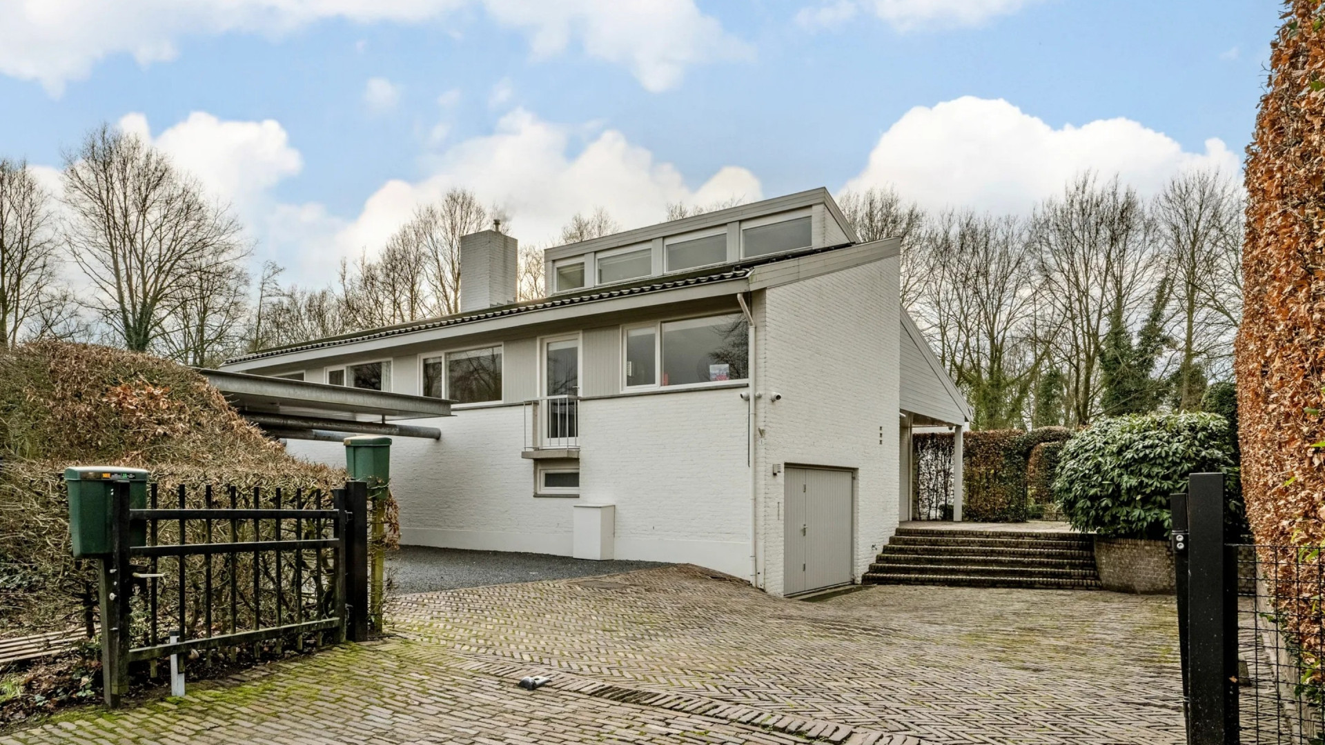 PSV-speler Jerdy Schouten verkoopt binnen een jaar zijn villa met verwarmd zwembad. Zie foto’s 2