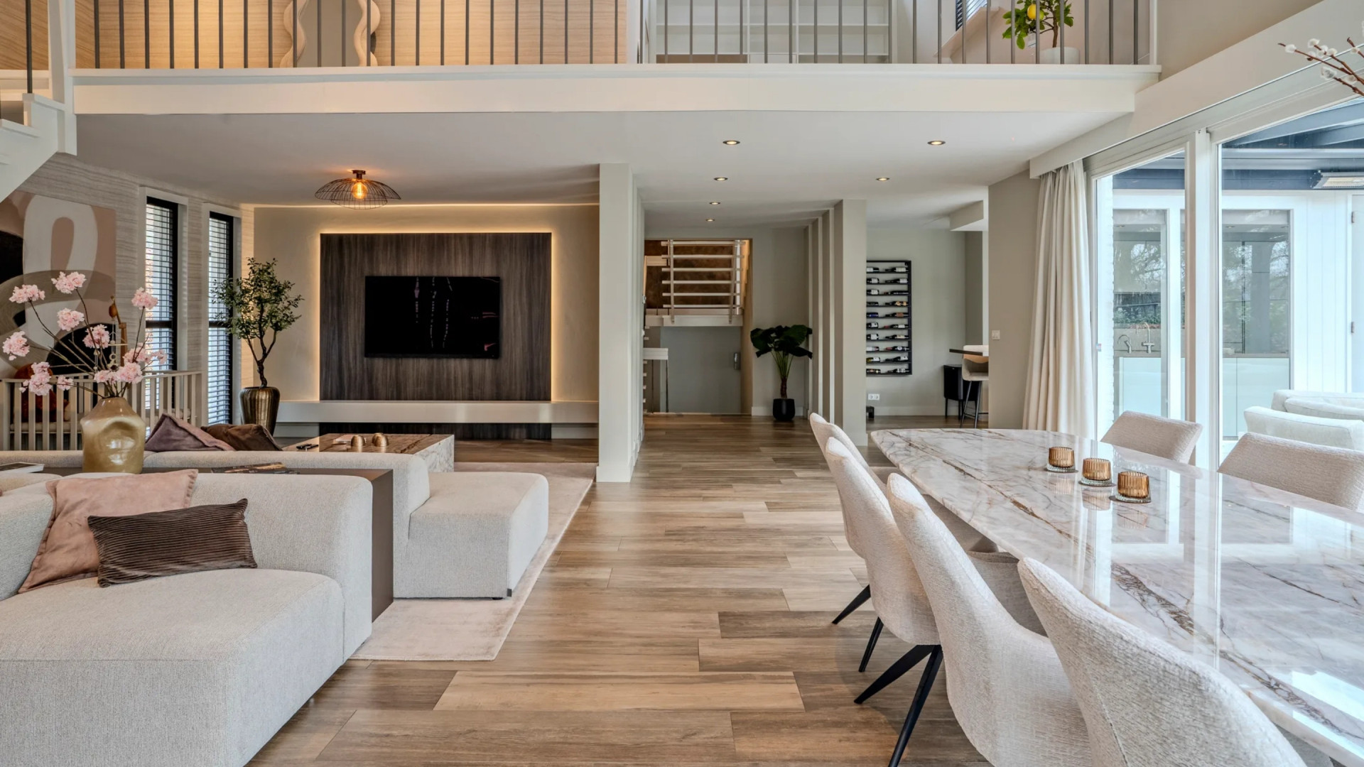 PSV-speler Jerdy Schouten verkoopt binnen een jaar zijn villa met verwarmd zwembad. Zie foto’s 4