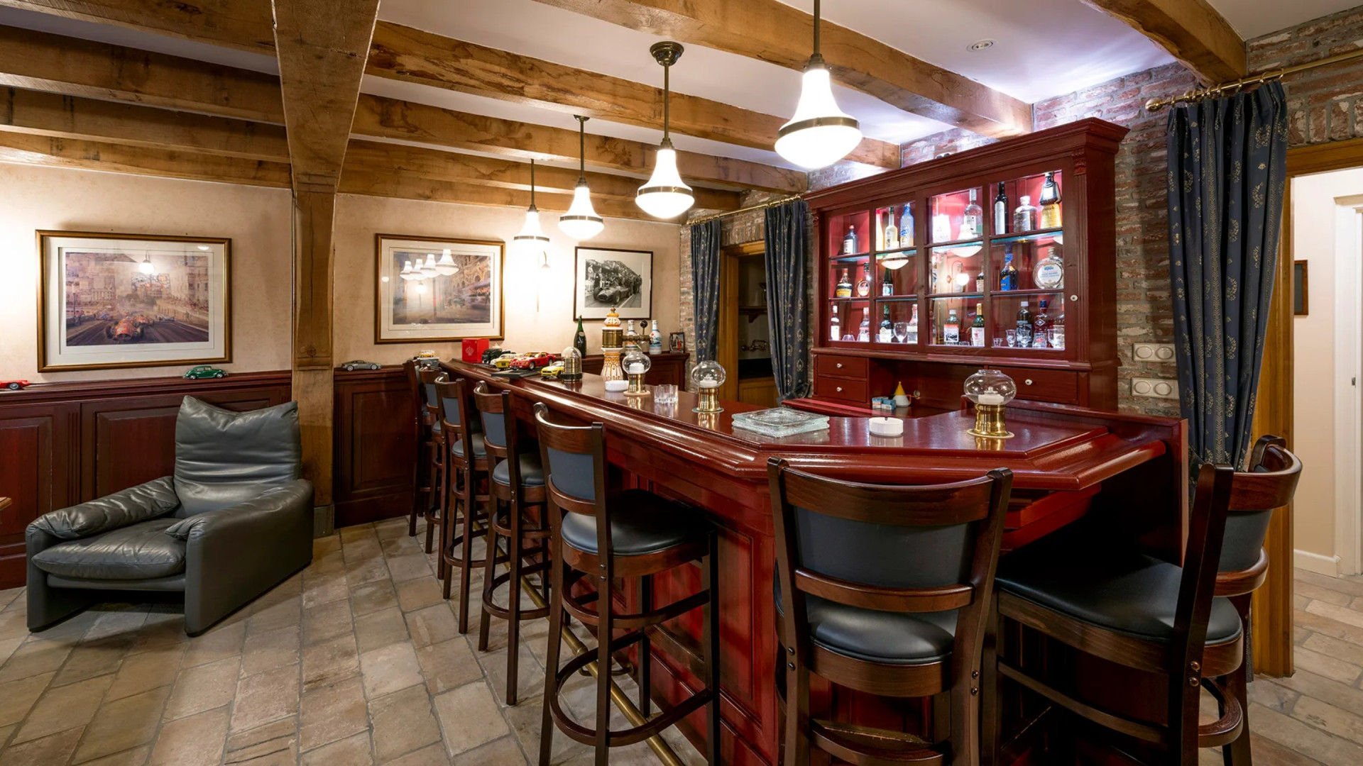 Jaap van Zweden moest deze miljoenenvilla gedwongen zeer snel verkopen. Zie foto’s 11