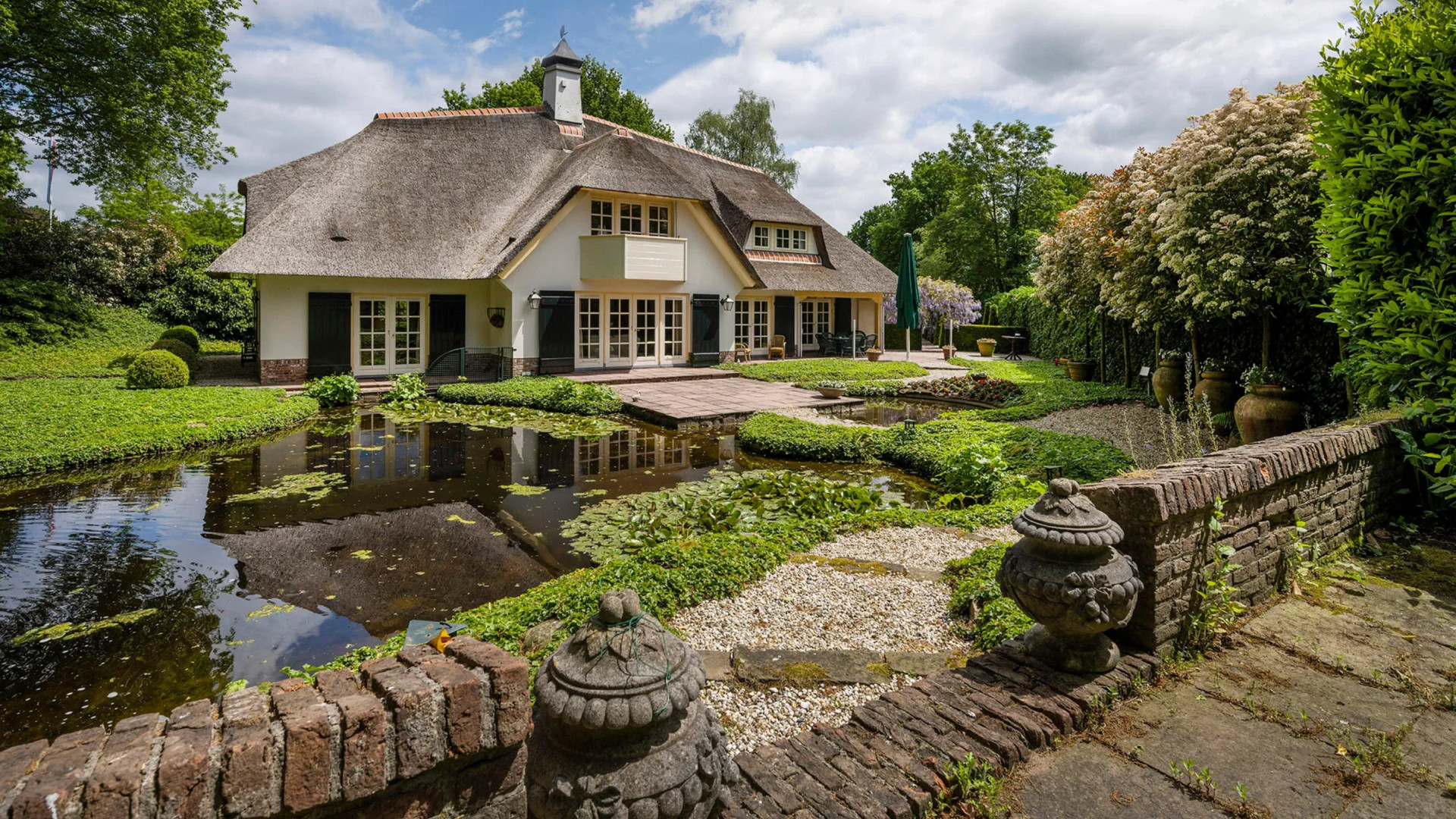 Jaap van Zweden moest deze miljoenenvilla gedwongen zeer snel verkopen. Zie foto’s 13