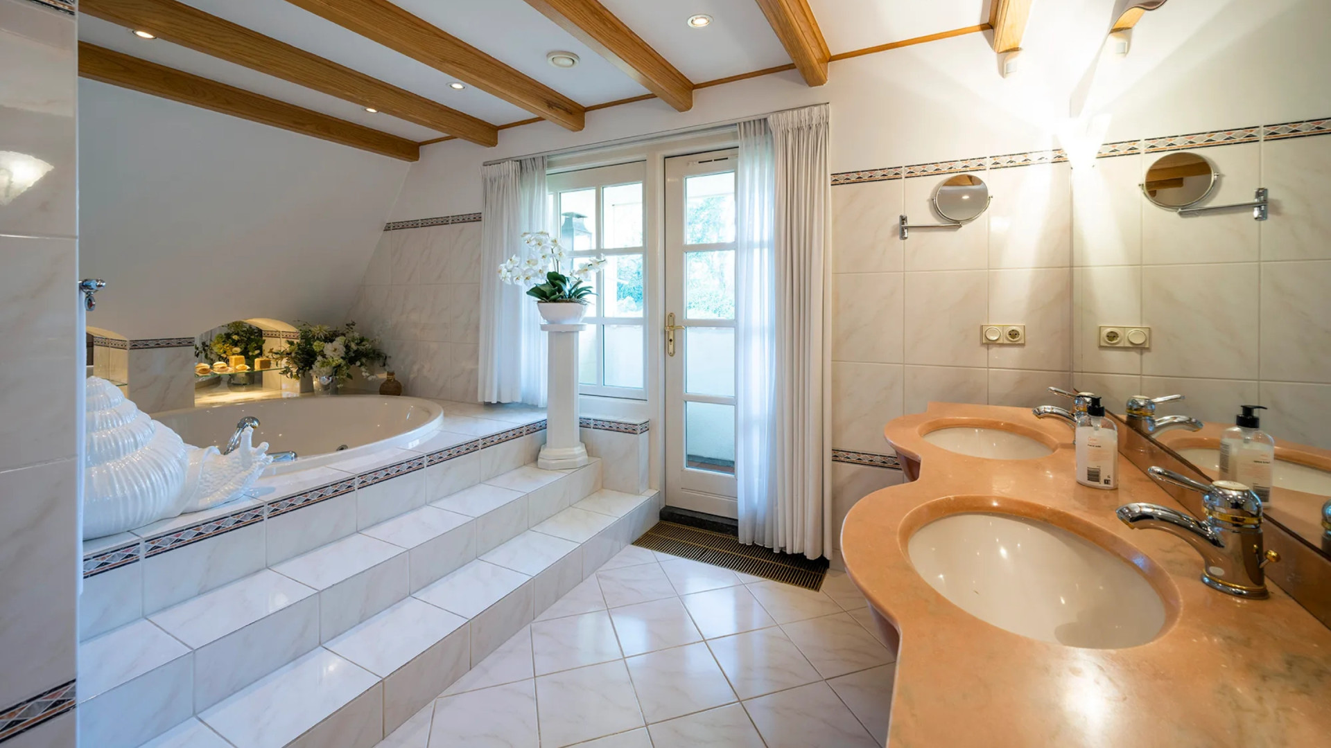 Jaap van Zweden moest deze miljoenenvilla gedwongen zeer snel verkopen. Zie foto’s 7