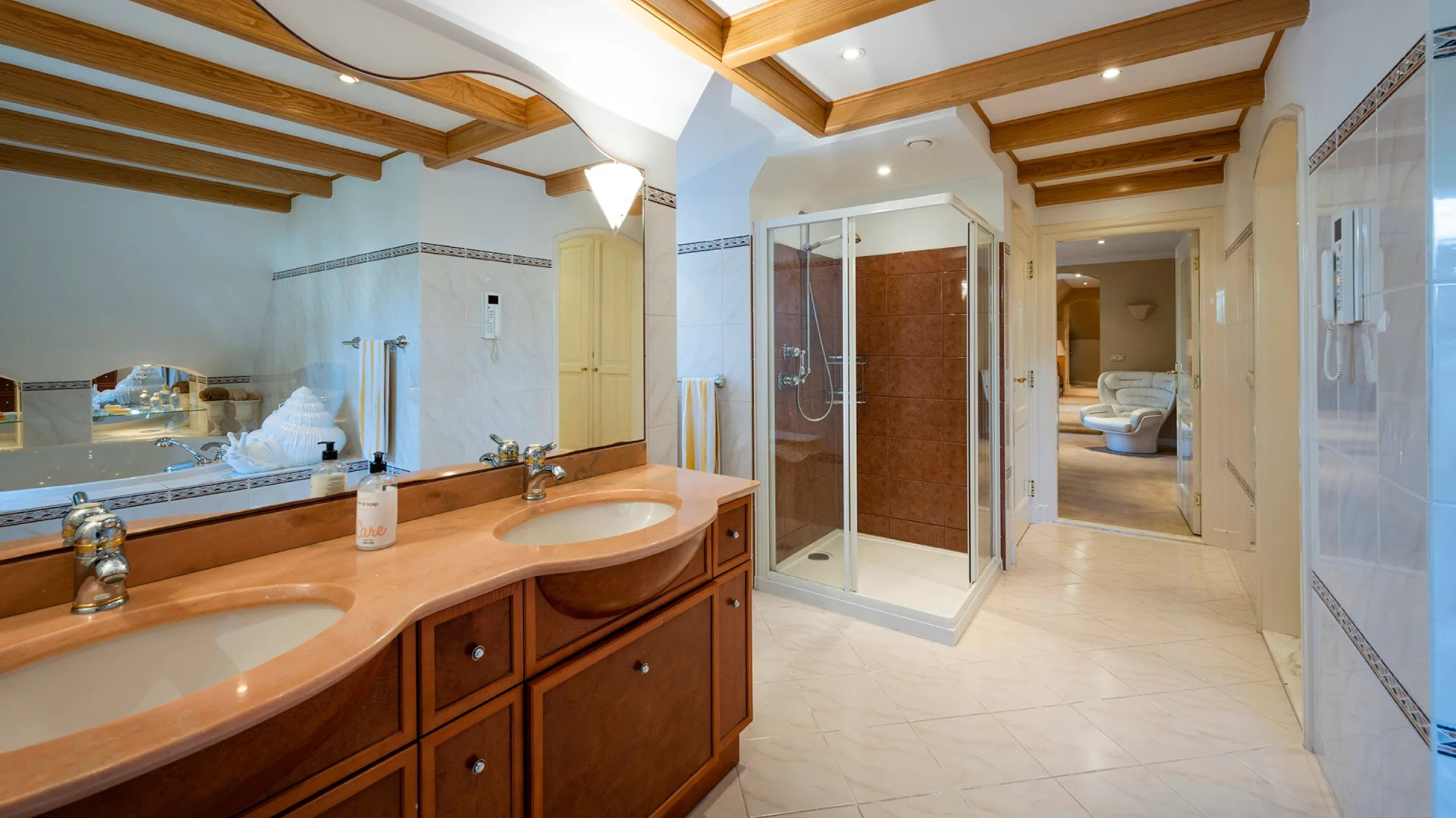 Jaap van Zweden moest deze miljoenenvilla gedwongen zeer snel verkopen. Zie foto’s 8