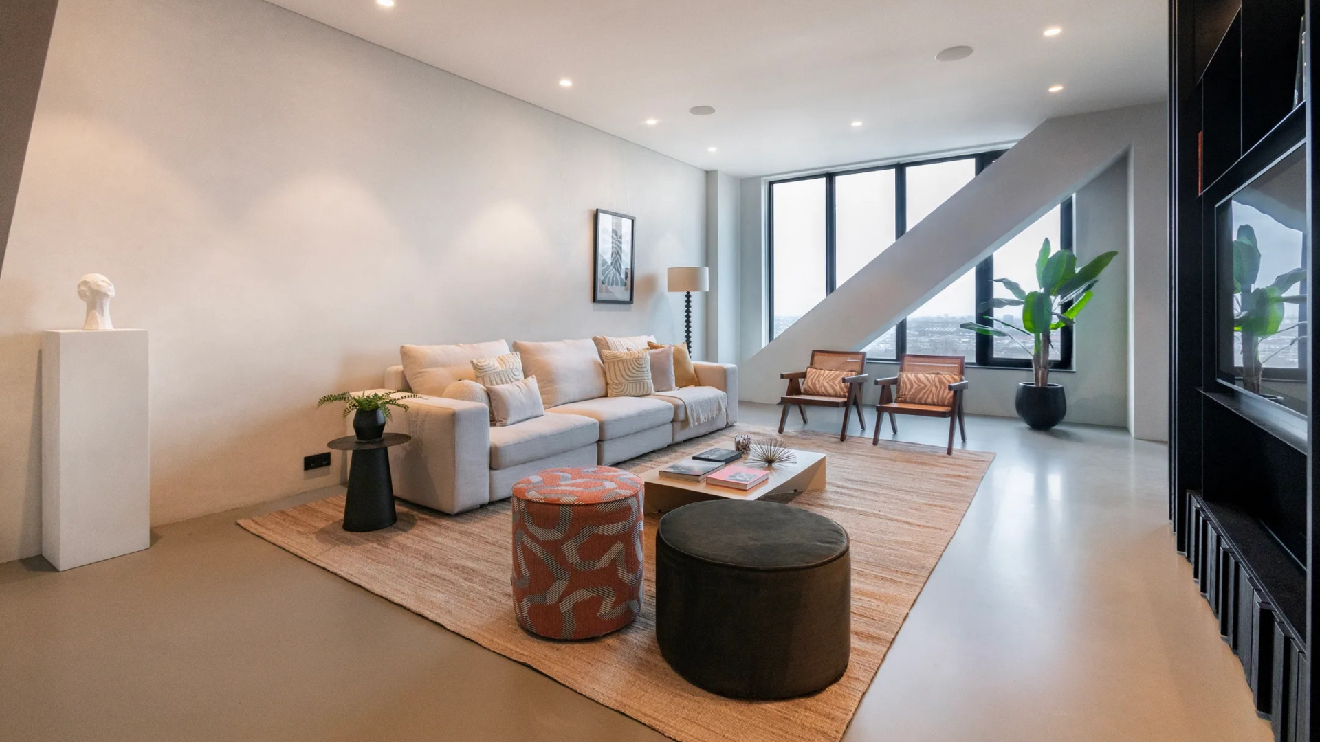 Antoon, vriend van prinses Alexia, koopt miljoenenappartement met adembenemend uitzicht. Zie foto’s 3