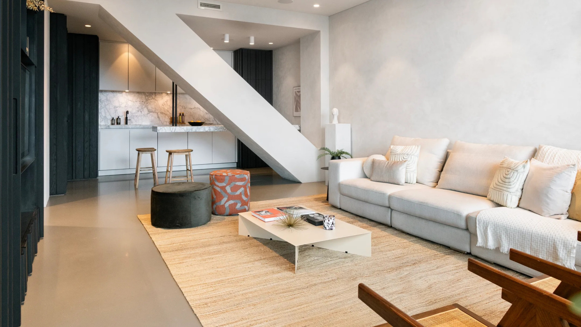 Antoon, vriend van prinses Alexia, koopt miljoenenappartement met adembenemend uitzicht. Zie foto’s 4