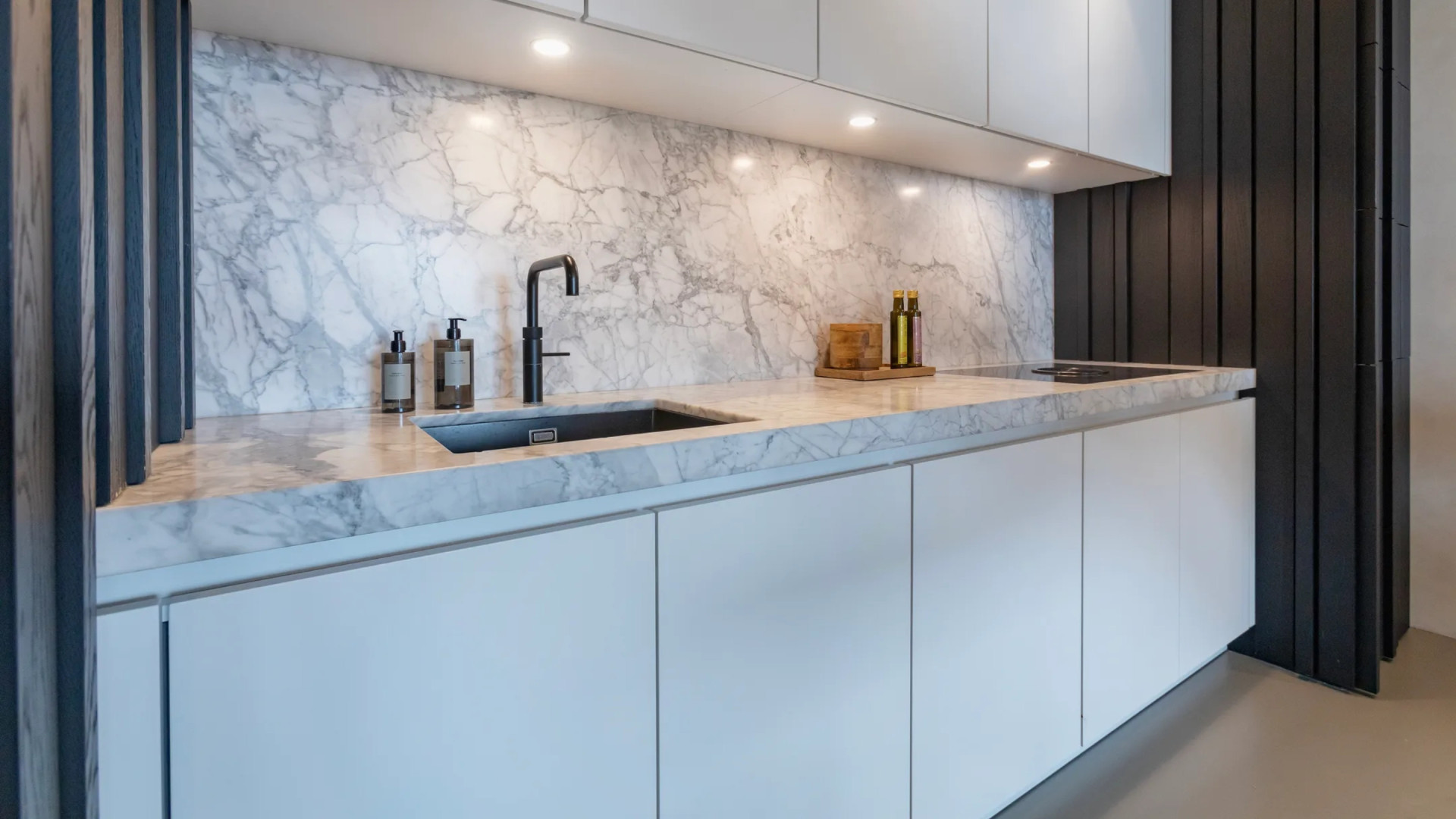 Antoon, vriend van prinses Alexia, koopt miljoenenappartement met adembenemend uitzicht. Zie foto’s 7