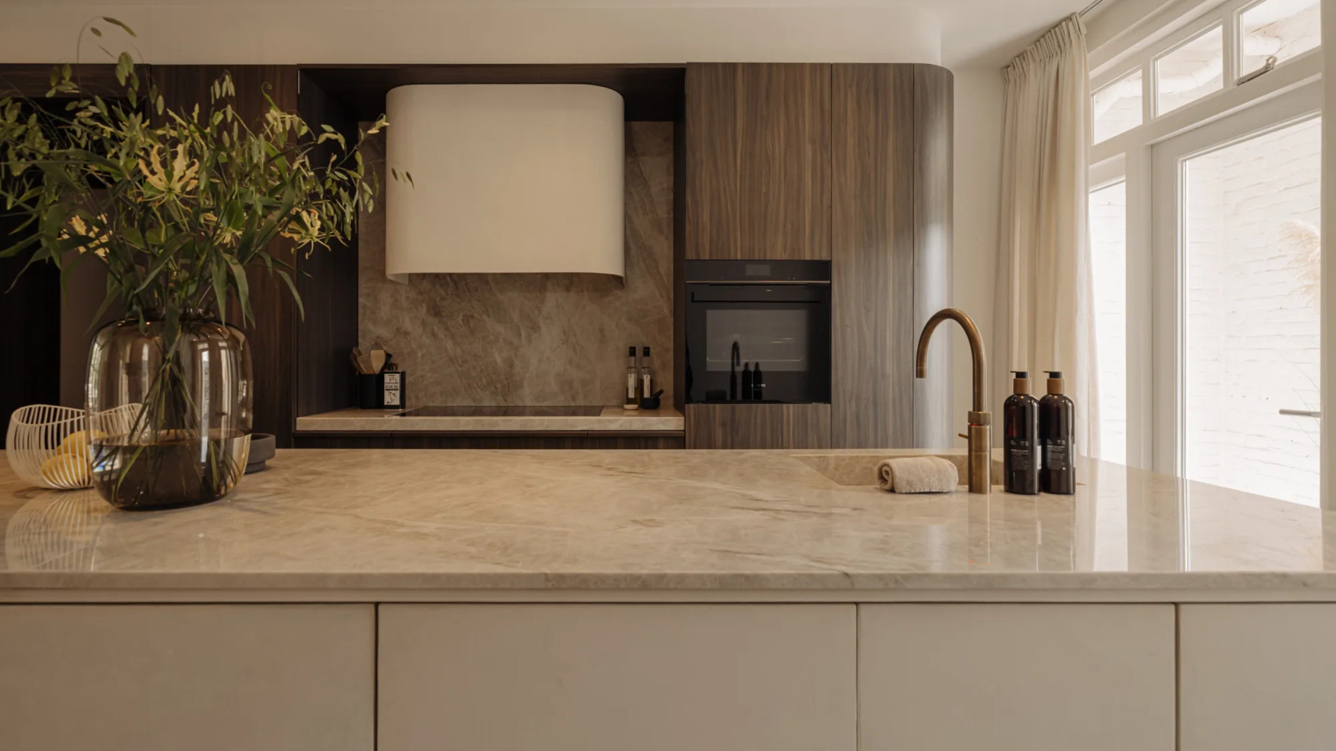 Binnenkijken in het nieuwe appartement van Antoinnette Scheulderman. Zie foto’s 6