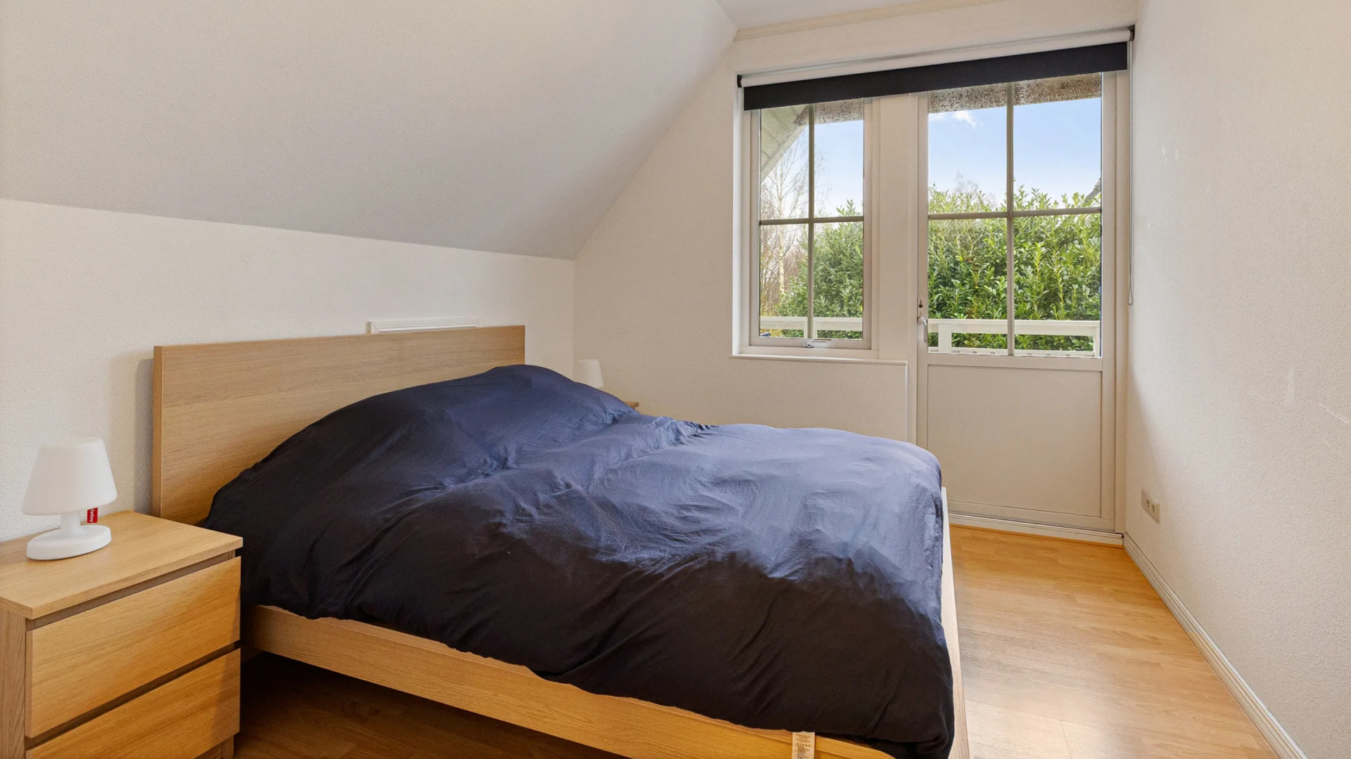 De door Vandaag Inside gecancelde Roos Schlikker zet haar Zweedse woning in Heerenveen te koop. Zie foto's 8