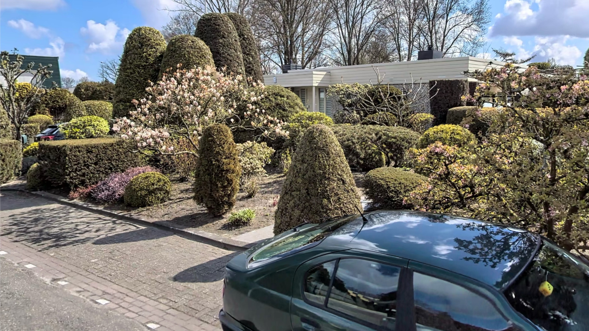 Dit is de miljoenenvilla van Jack van Gelder.  Zie foto's 4