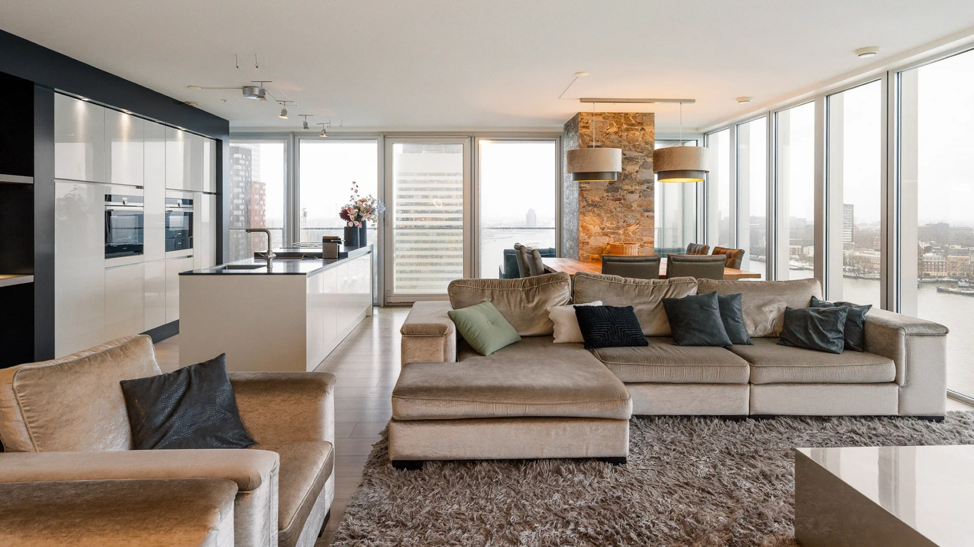 Zet oud-Feyenoord- en PSV-speler Rick Karsdorp uit geldnood zijn luxe Rotterdamse appartement te koop? Zie foto’s 4