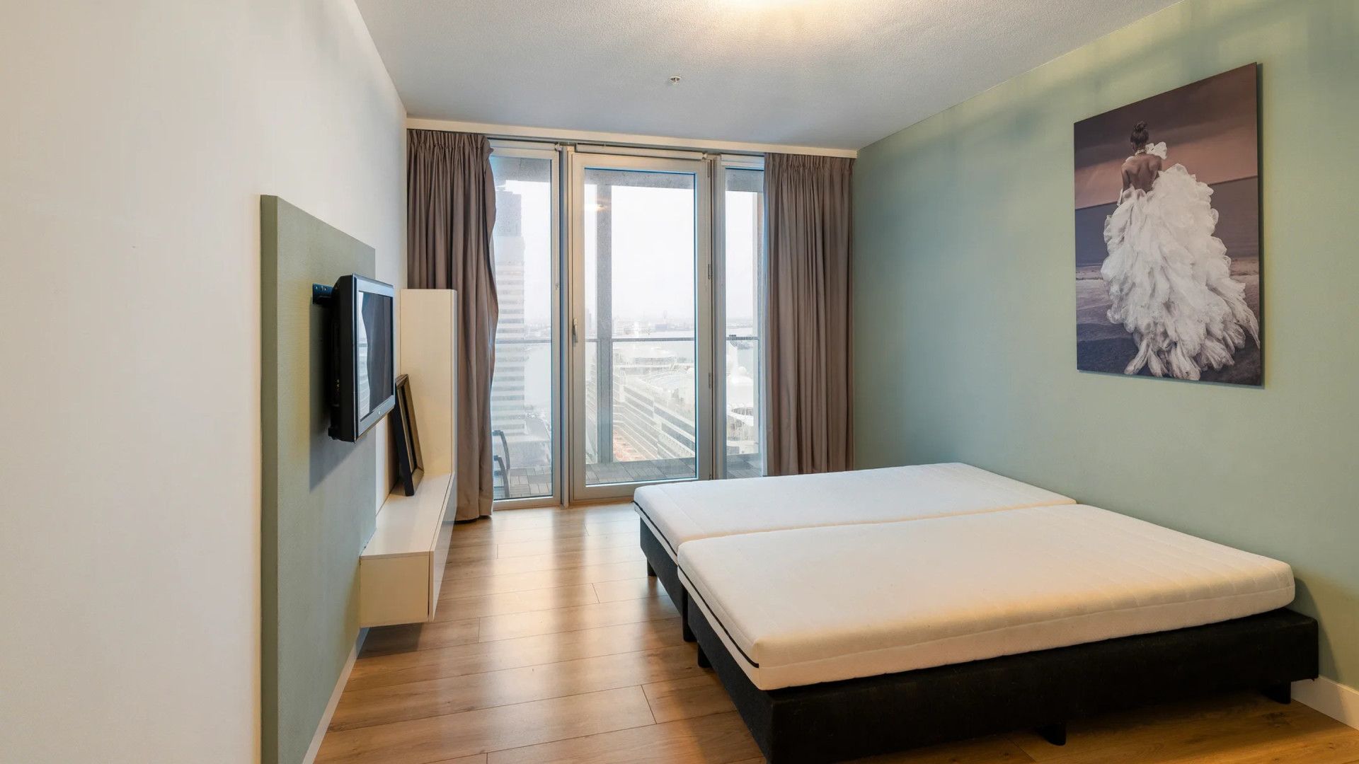 Zet oud-Feyenoord- en PSV-speler Rick Karsdorp uit geldnood zijn luxe Rotterdamse appartement te koop? Zie foto’s 7