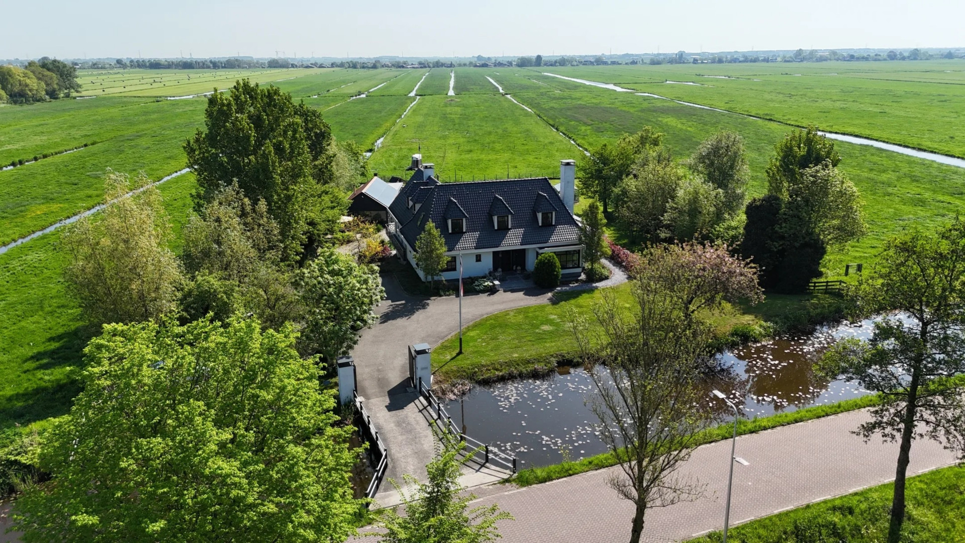 Radio 538-dj Frank Dane koopt indrukwekkende miljoenenvilla in Zoeterwoude. Zie foto’s 4