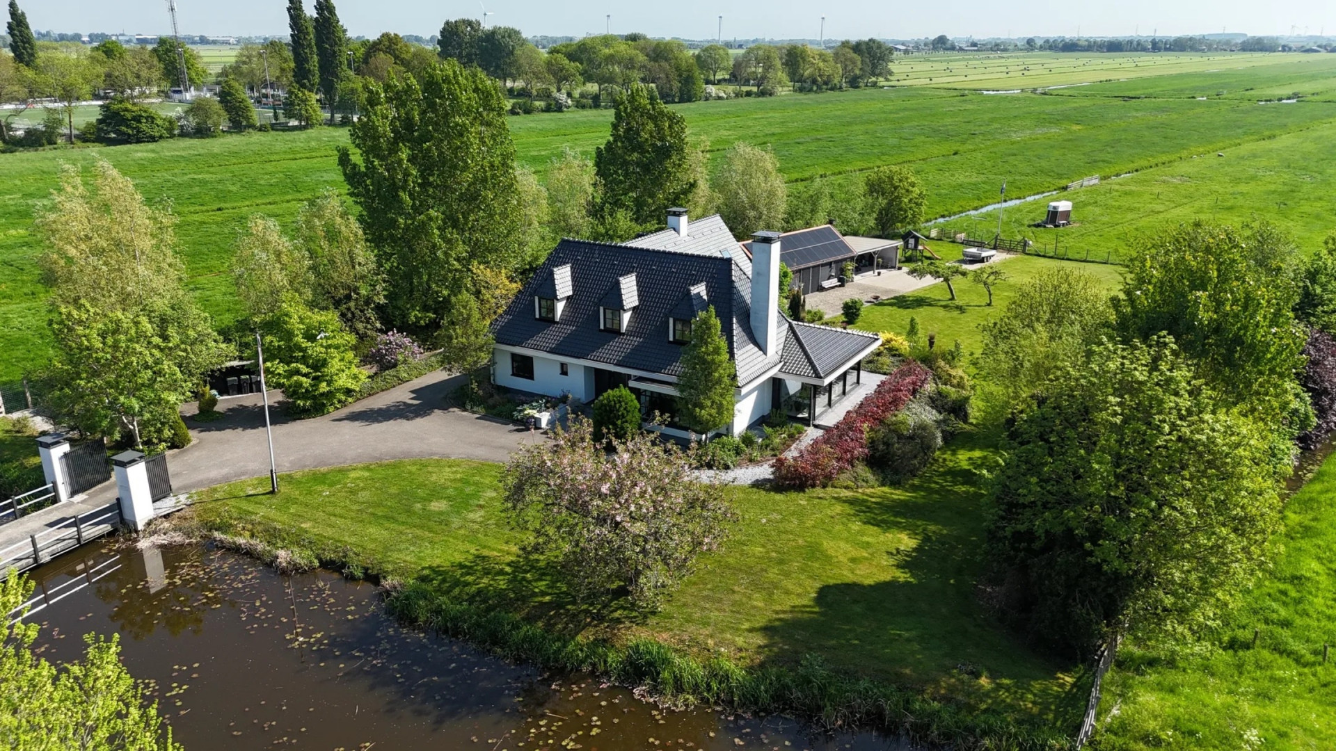 Radio 538-dj Frank Dane koopt indrukwekkende miljoenenvilla in Zoeterwoude. Zie foto’s 5