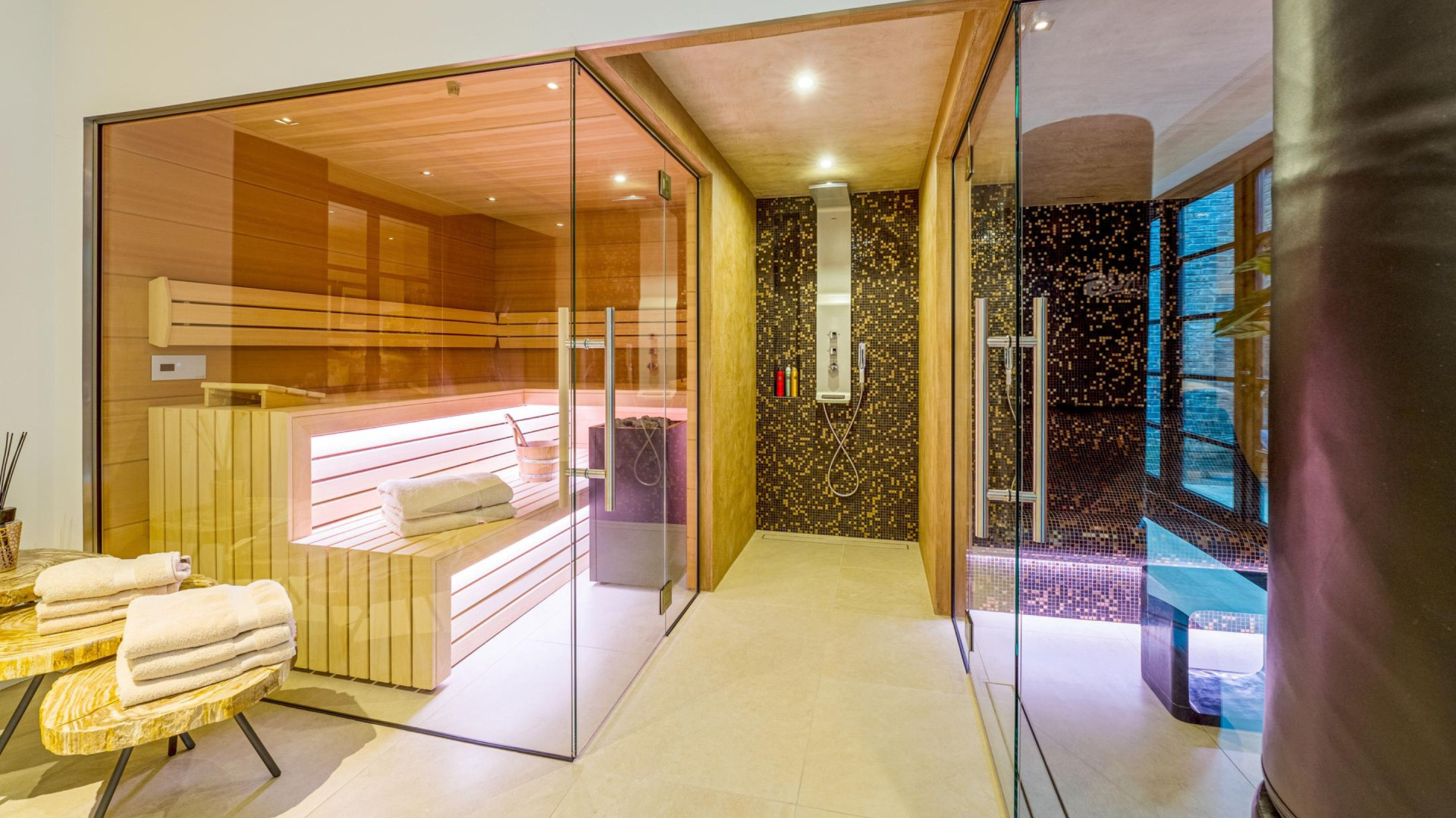 Eelko van Kooten zet zijn miljoenenvilla in de Gouden Driehoek van Blaricum te koop. Zie foto’s 10