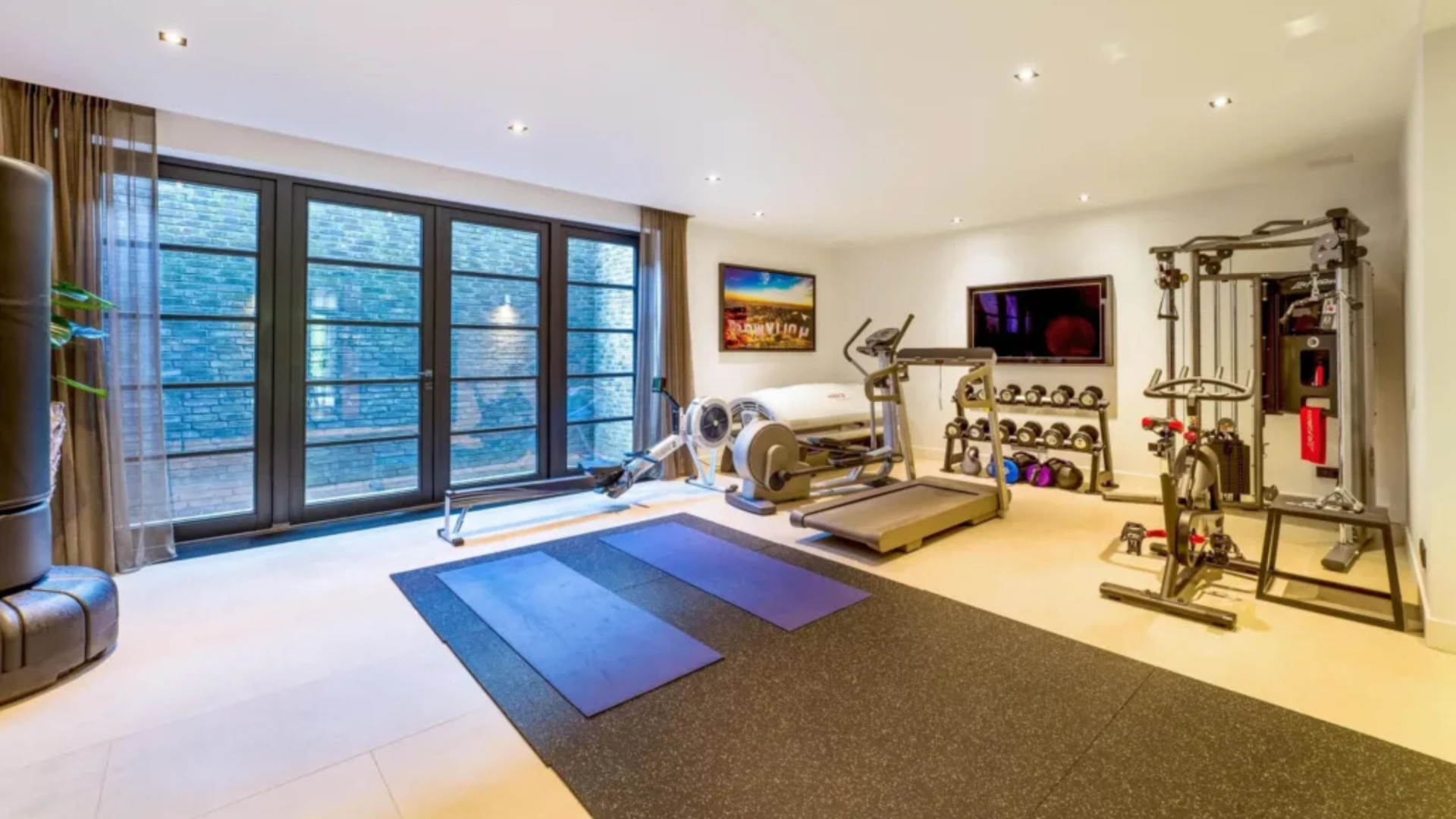 Eelko van Kooten zet zijn miljoenenvilla in de Gouden Driehoek van Blaricum te koop. Zie foto’s 11