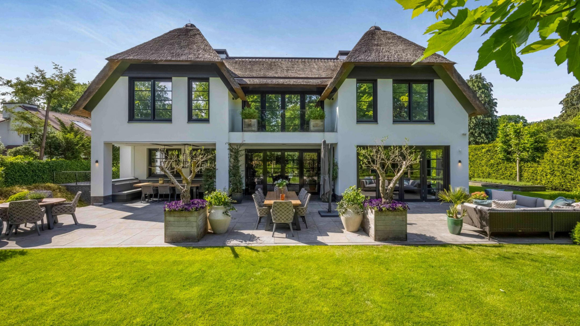 Eelko van Kooten zet zijn miljoenenvilla in de Gouden Driehoek van Blaricum te koop. Zie foto’s 2