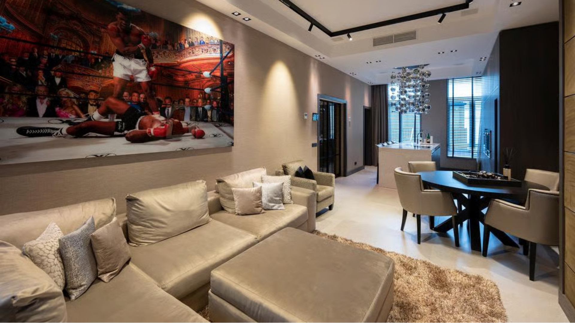 Voetballer Steven Bergwijn zet zijn oogverblindende luxe woning in Amsterdam te koop. Zie foto’s 2