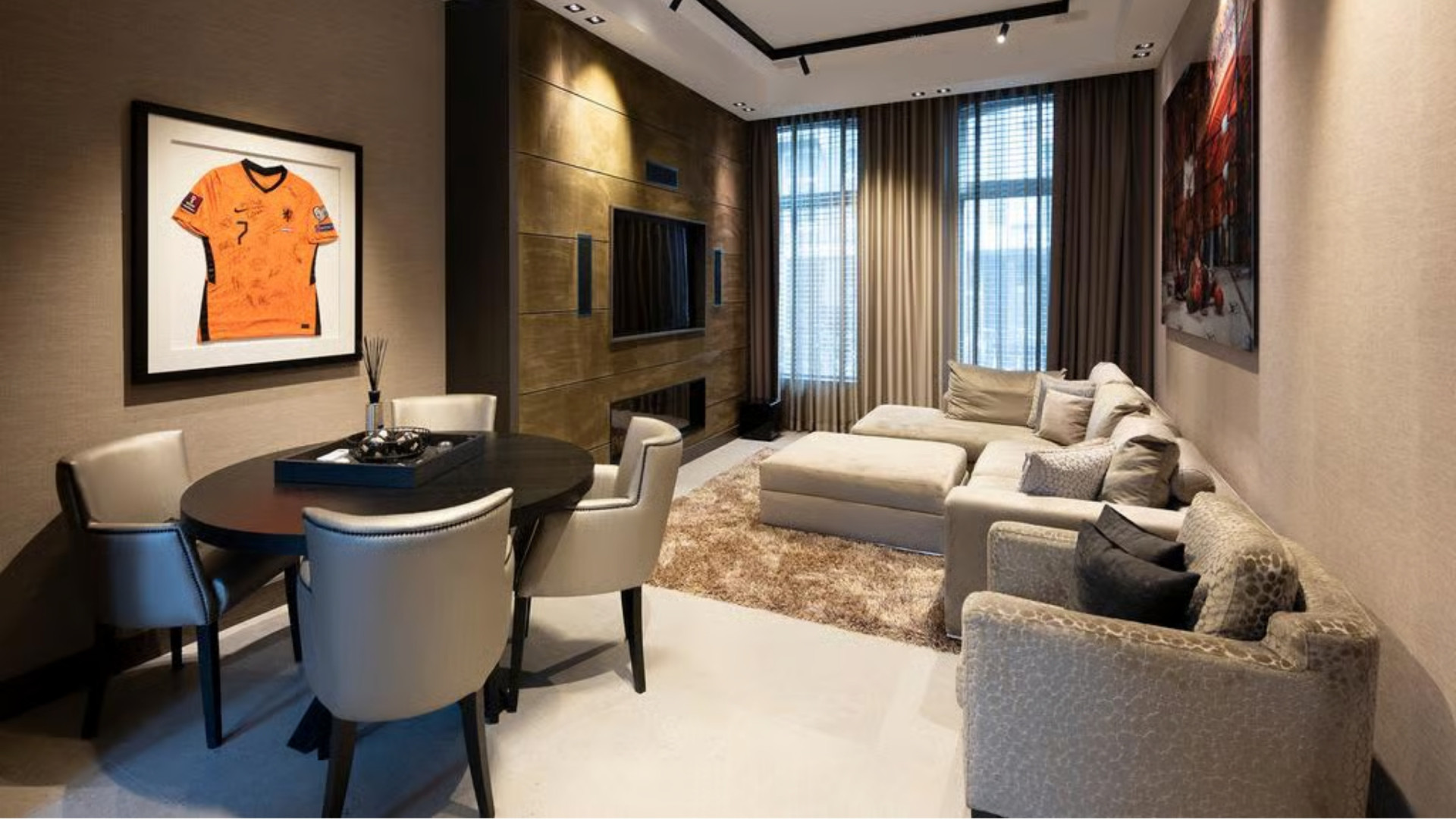 Voetballer Steven Bergwijn zet zijn oogverblindende luxe woning in Amsterdam te koop. Zie foto’s 3