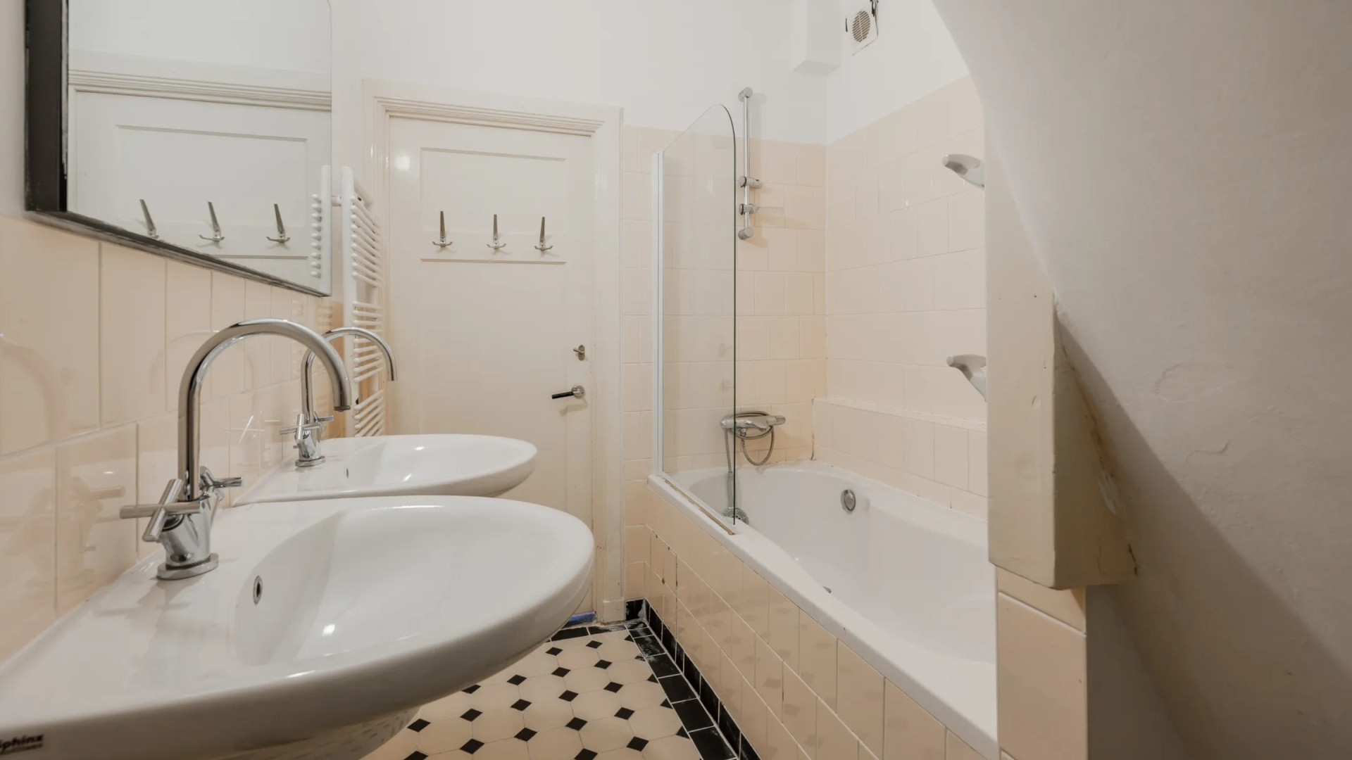 Bridget Maasland koopt prachtig appartement mét studio in Amsterdam. Zie foto’s 8